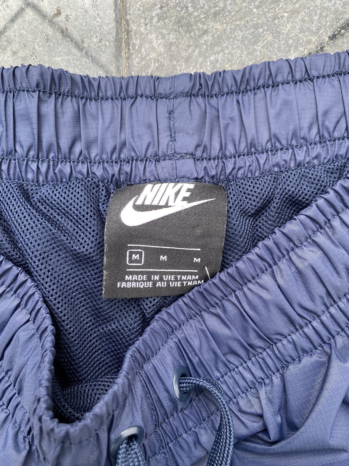 Vintage 90S NIKE Y2K BAGGY RETRO RARE SWOOSH LOGO TRACK PANTS Size US 32 / EU 48 - 3 Thumbnail