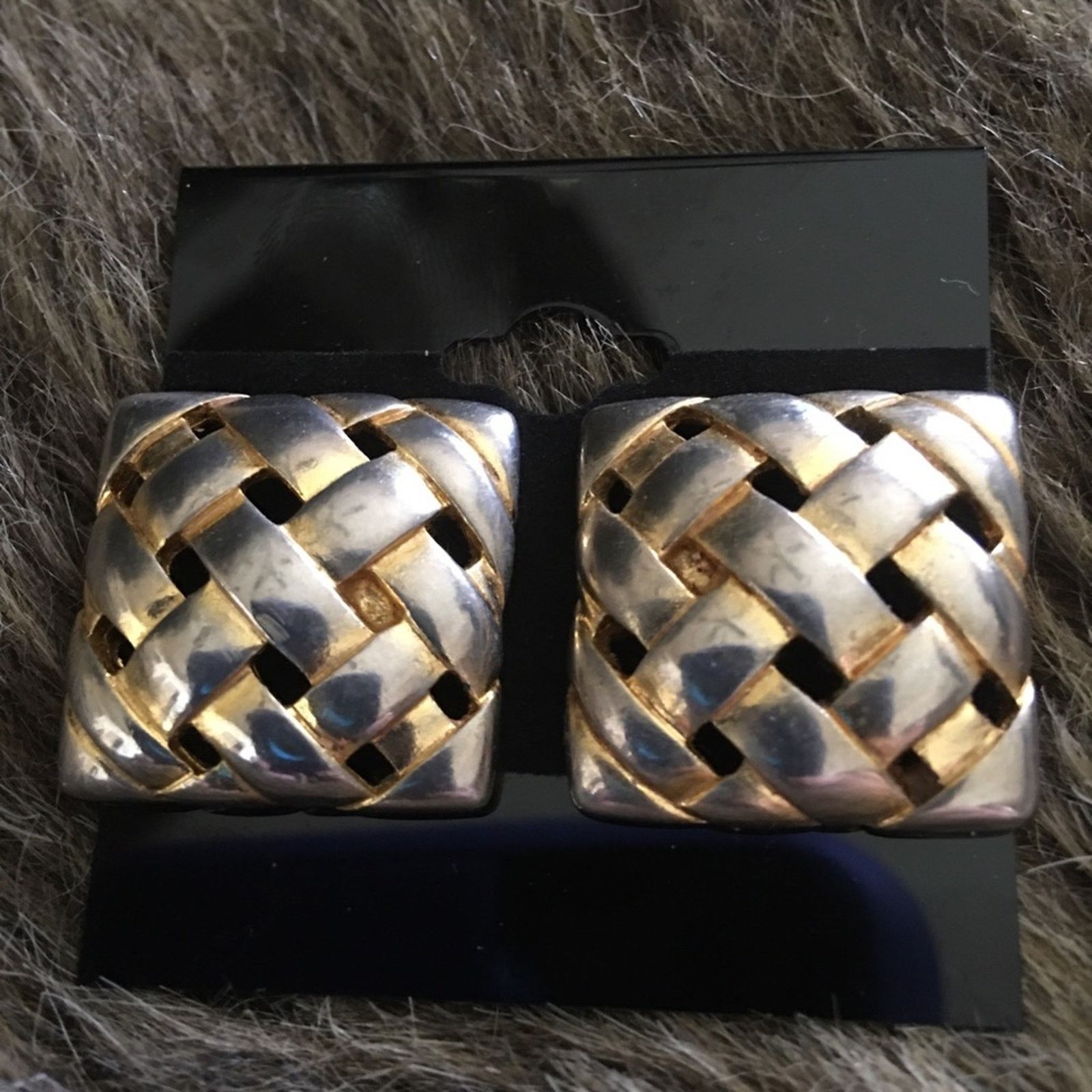 Vintage Vintage Liz Claiborne gold tone basket weave clips Size ONE SIZE - 1 Thumbnail