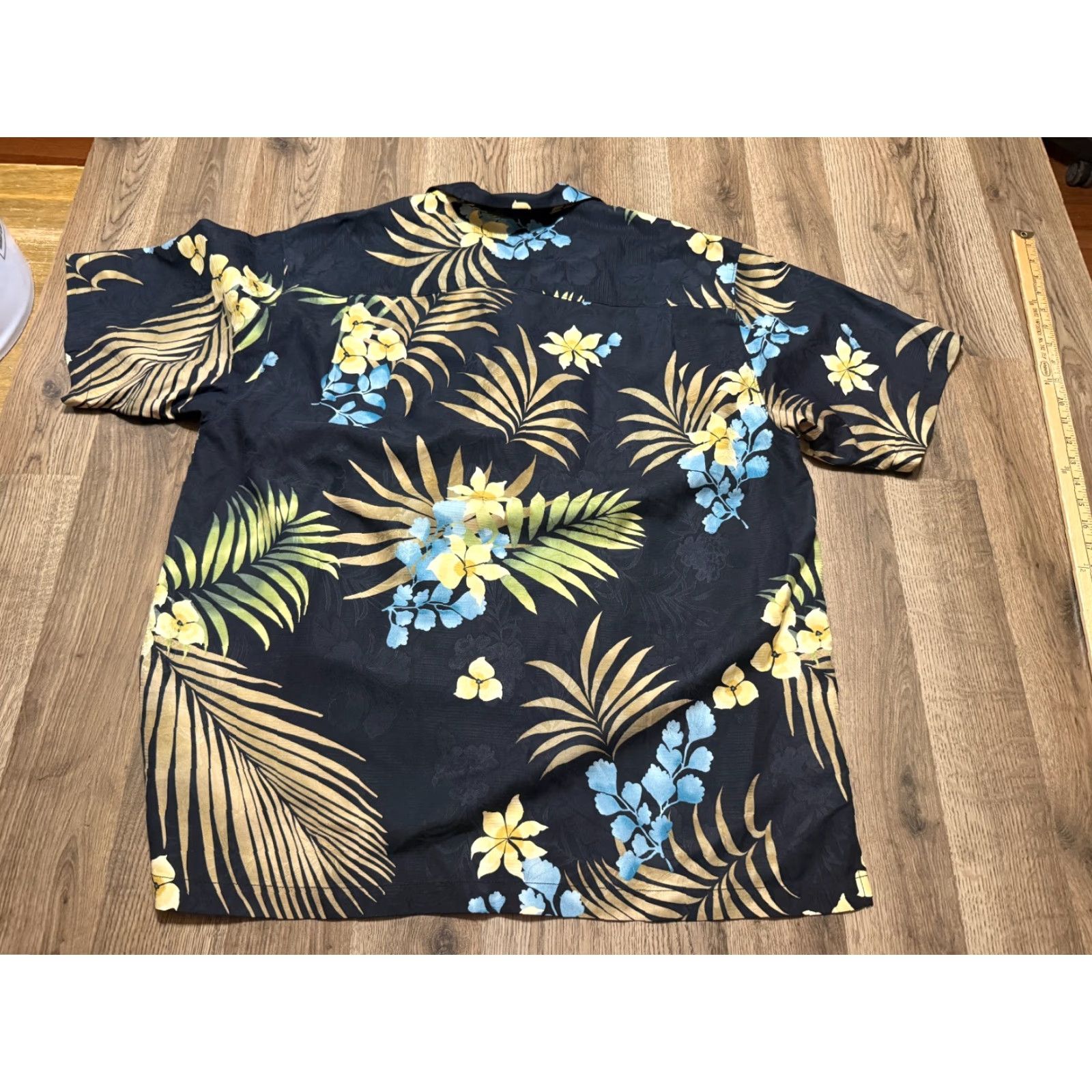 Tommy Bahama Tommy Bahama Shirt Men's XL Black Brown Blue Floral Button Up 100% Silk Sleeve Short Collar Button Pockets Vintage? No Size US XL / EU 56 / 4 - 2 Thumbnail