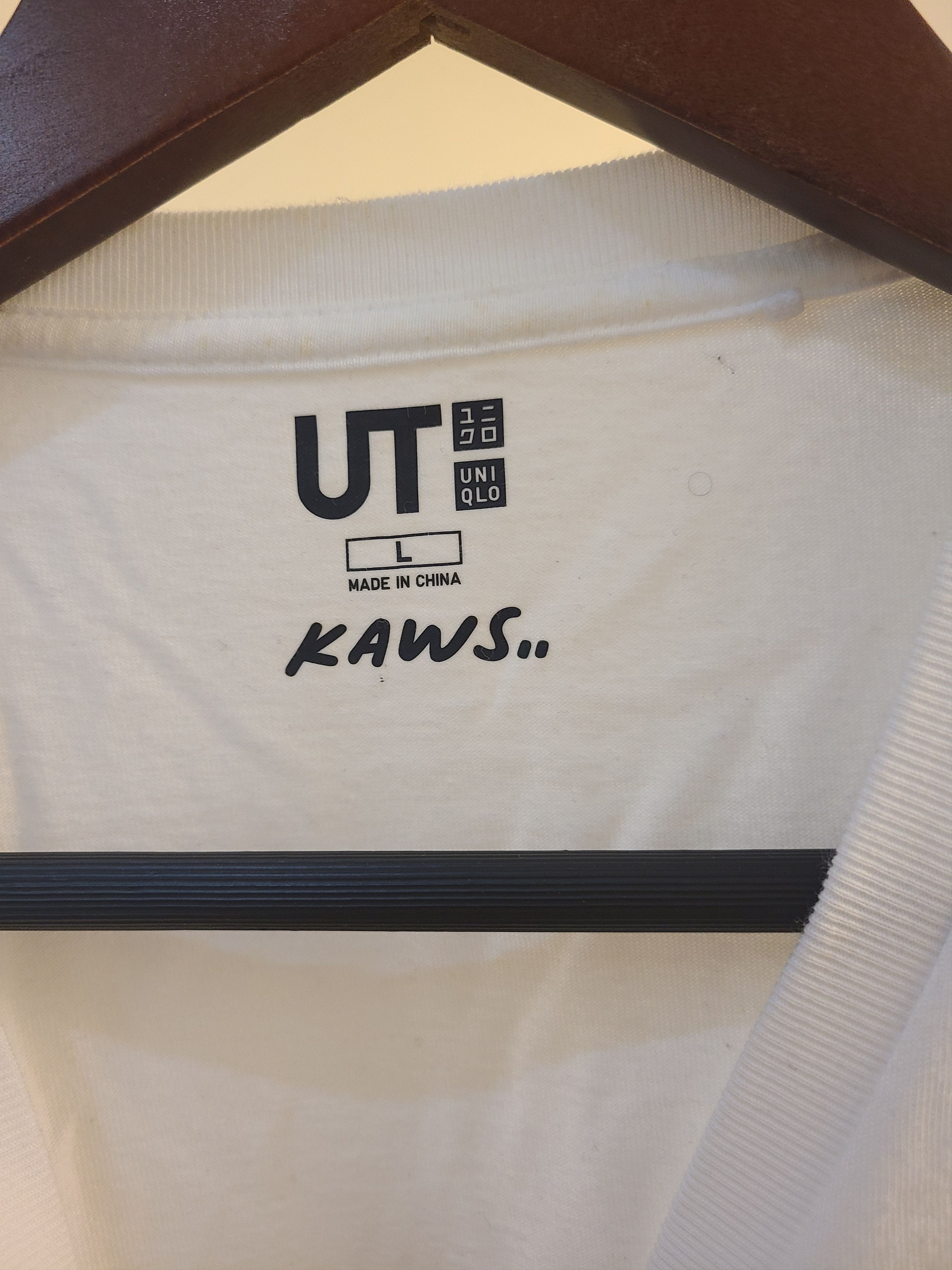 Uniqlo Uniqlo x Kaws Size US L / EU 52-54 / 3 - 7 Thumbnail
