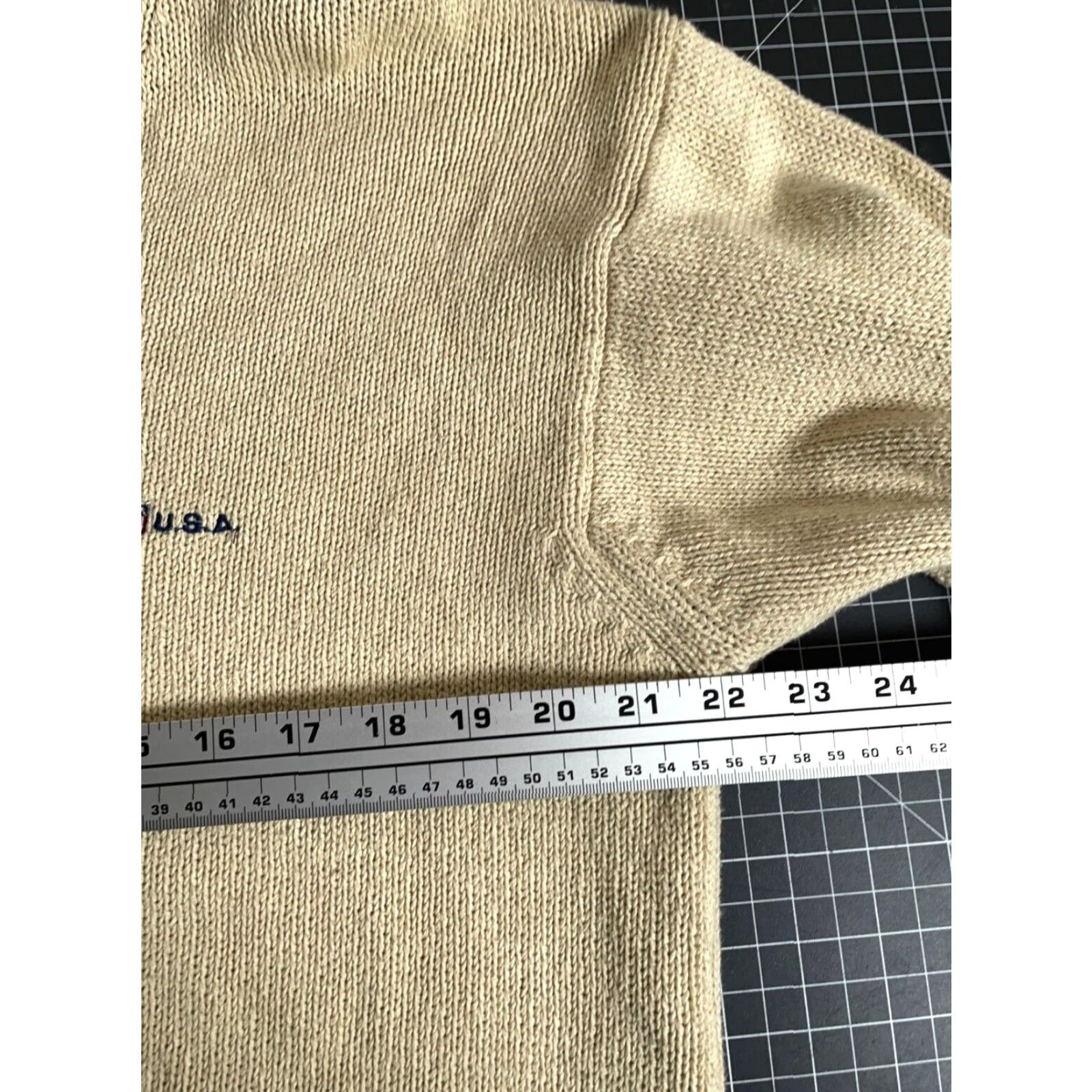 Gant VINTAGE GANT USA Sweater Adult Large Beige Cotton V-Neck Embroidered Preppy 90s Mens Size US L / EU 52-54 / 3 - 5 Thumbnail