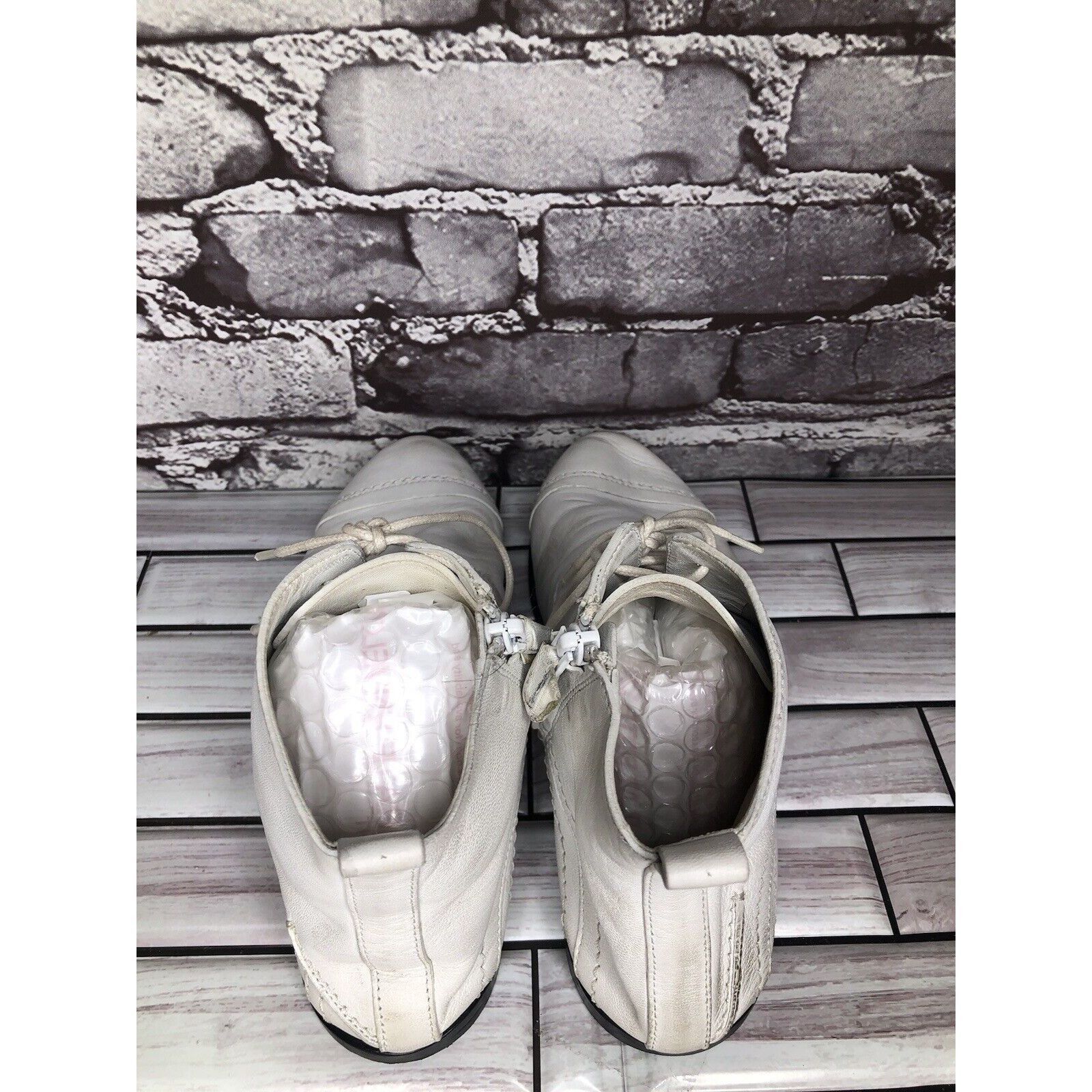 Costume National Costume National White Leather Side Zip Lace Up Ankle Boots Size US 6.5 / IT 36.5 - 6 Thumbnail