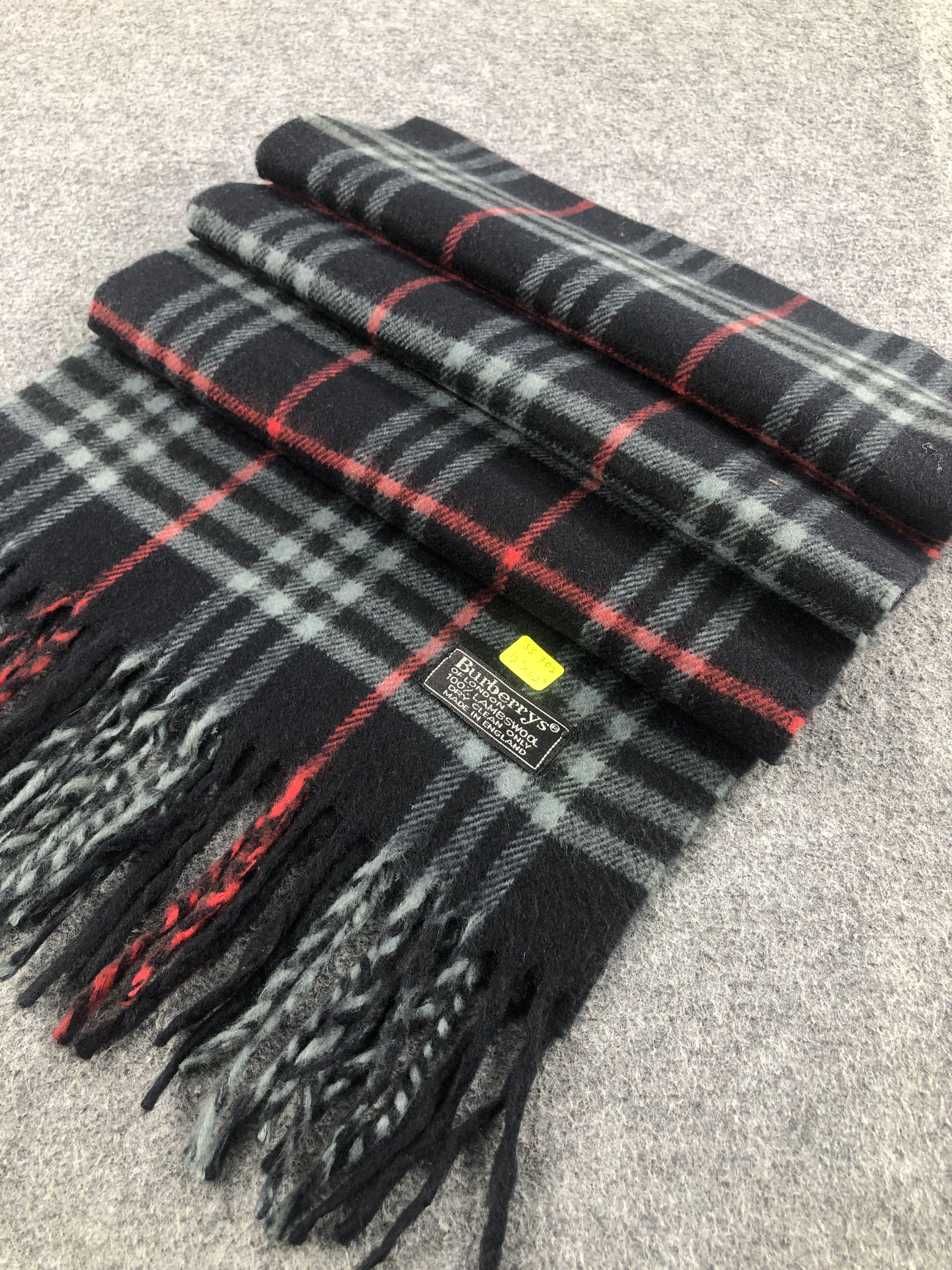 Burberry Burberry Nova Check Scarf / Muffler / Neckwear Size ONE SIZE - 2 Thumbnail
