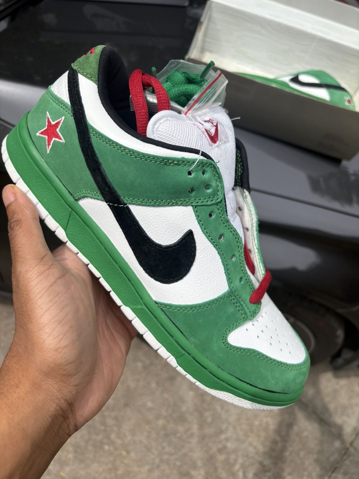 Nike × Nike SB Nike SB Dunk Low Heineken 2003 Size US 10 / EU 43 - 2 Thumbnail