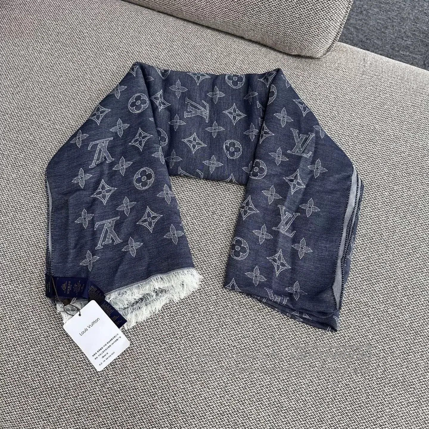 Louis Vuitton Louis Vuitton Blue Wool Scarf. Size ONE SIZE - 2 Thumbnail