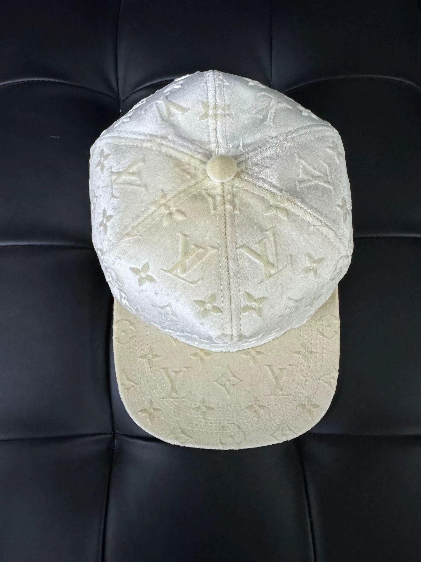Louis Vuitton Louis Vuitton Velour Baseball Cap Size ONE SIZE - 1 Thumbnail