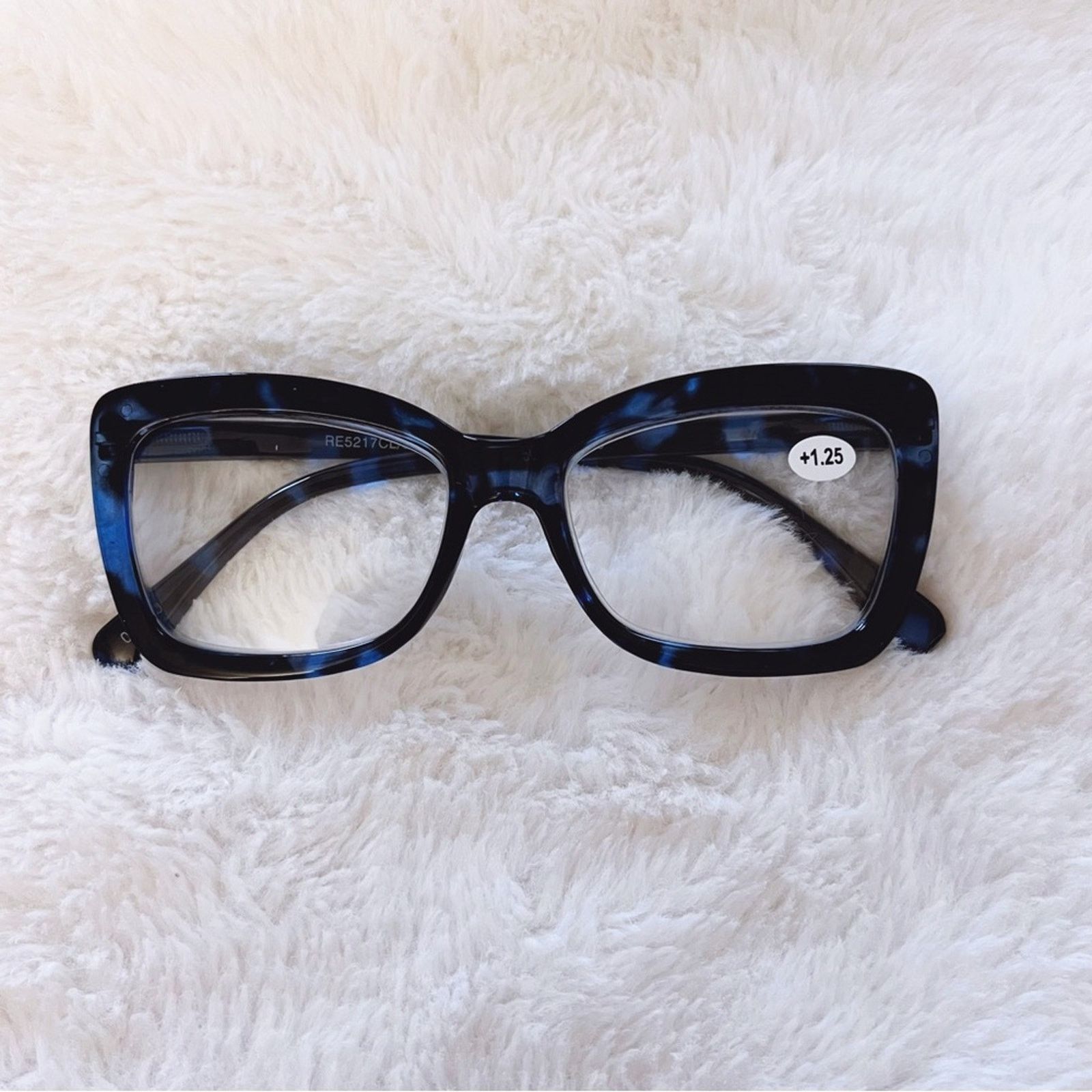 Other Leila Blue Cateye Oversized Reader Glasses Size ONE SIZE - 1 Thumbnail