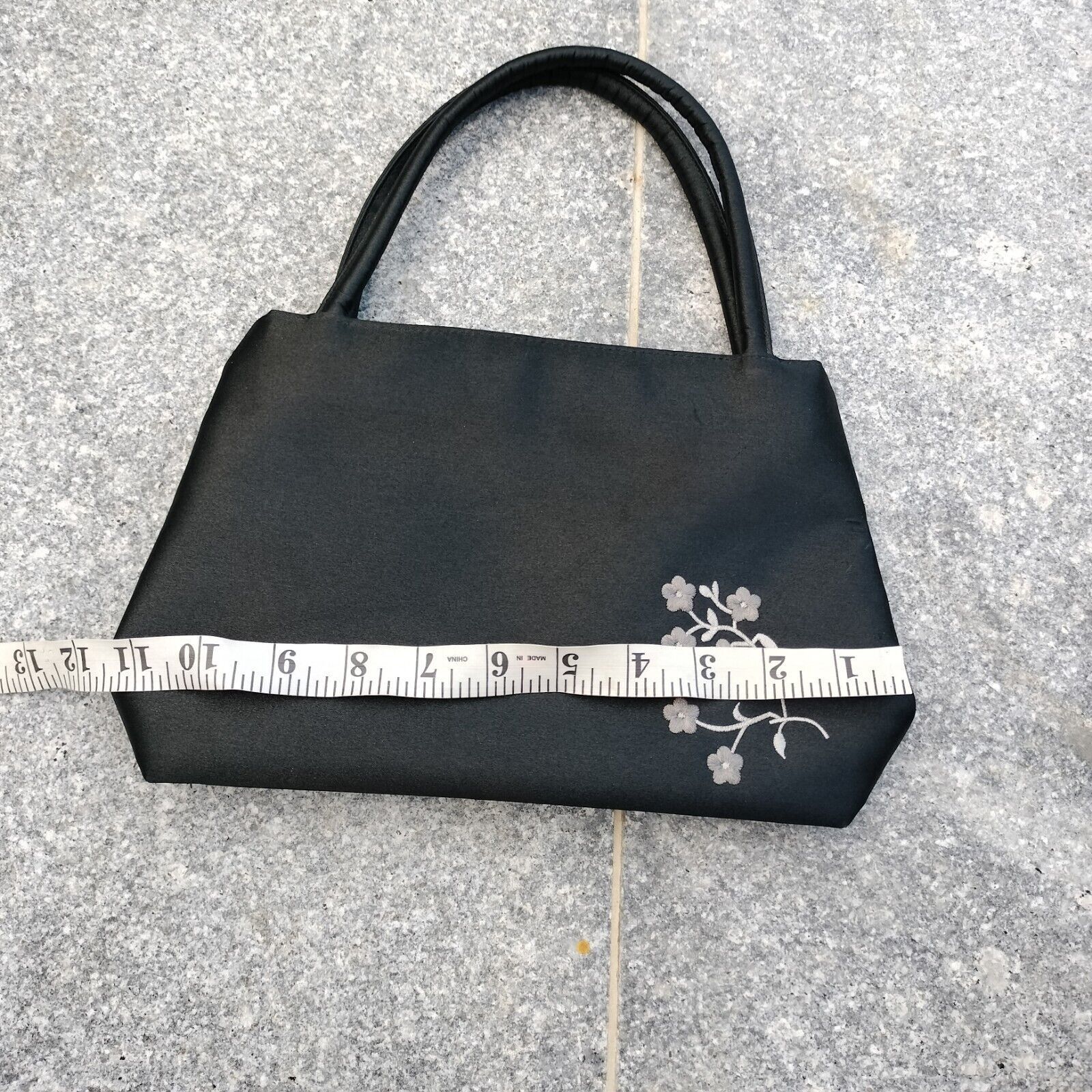 Vintage Vintage Black Shoulder Bag Floral Handbag Embroidered Satin Size ONE SIZE - 9 Thumbnail