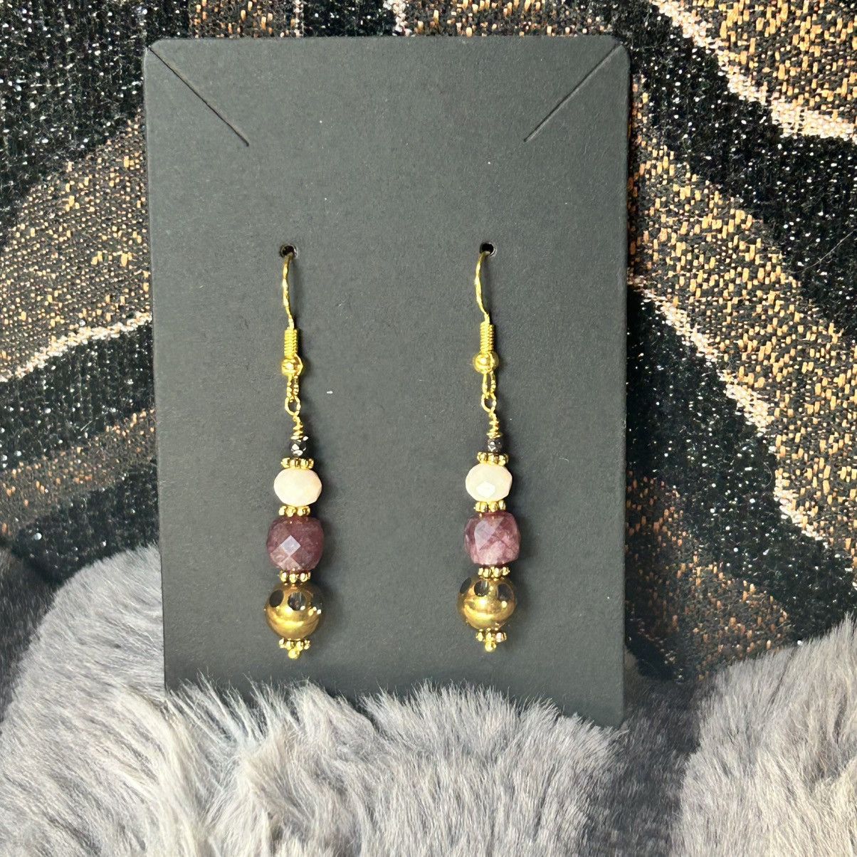 Handmade Handcrafted elegant di-cut smoky glass almandine earrings Size ONE SIZE - 3 Thumbnail