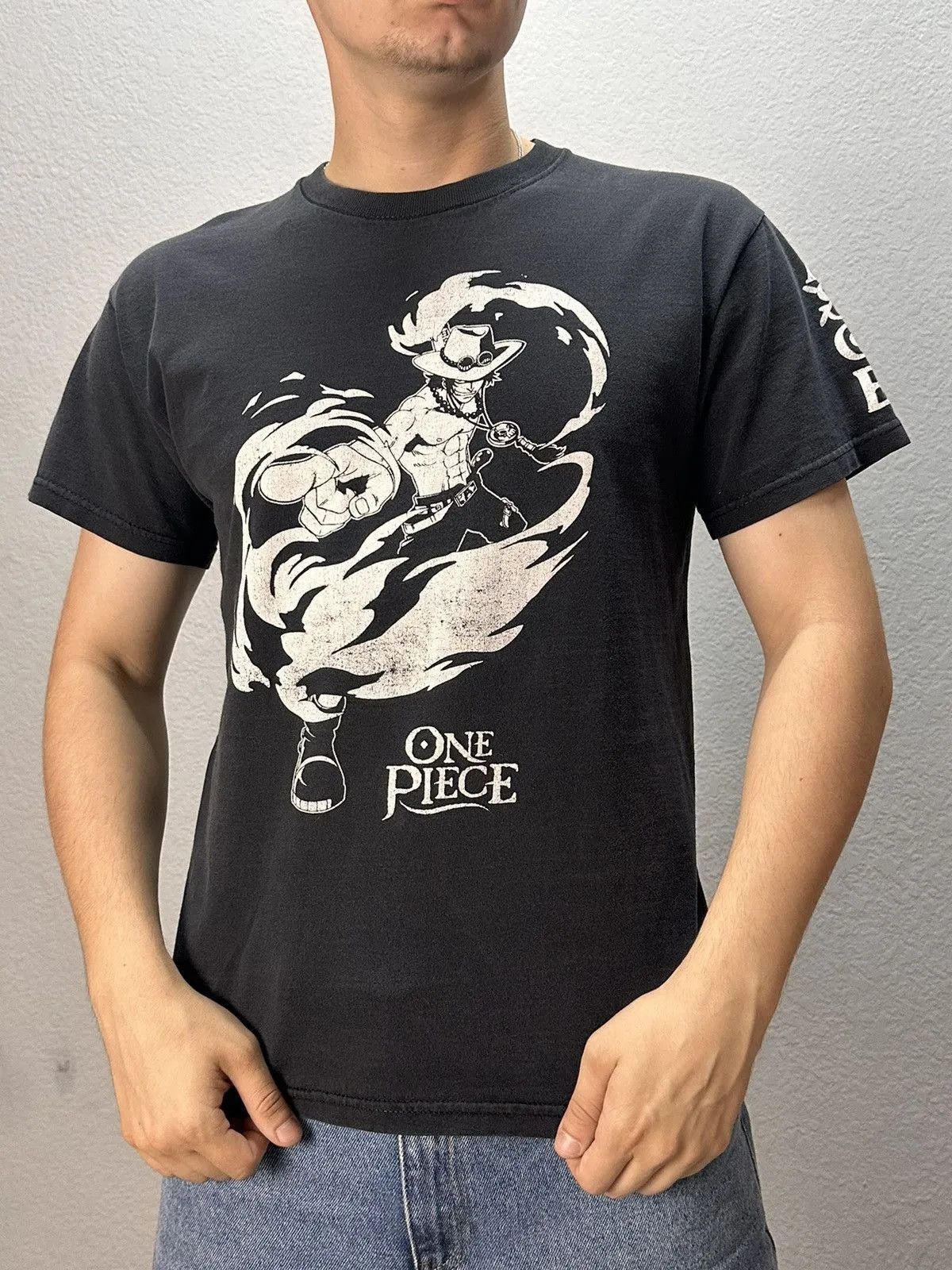 One Piece 👉 Vintage One Piece 90s Bootleg Anime T-Shirt Size US M / EU 48-50 / 2 - 1 Thumbnail