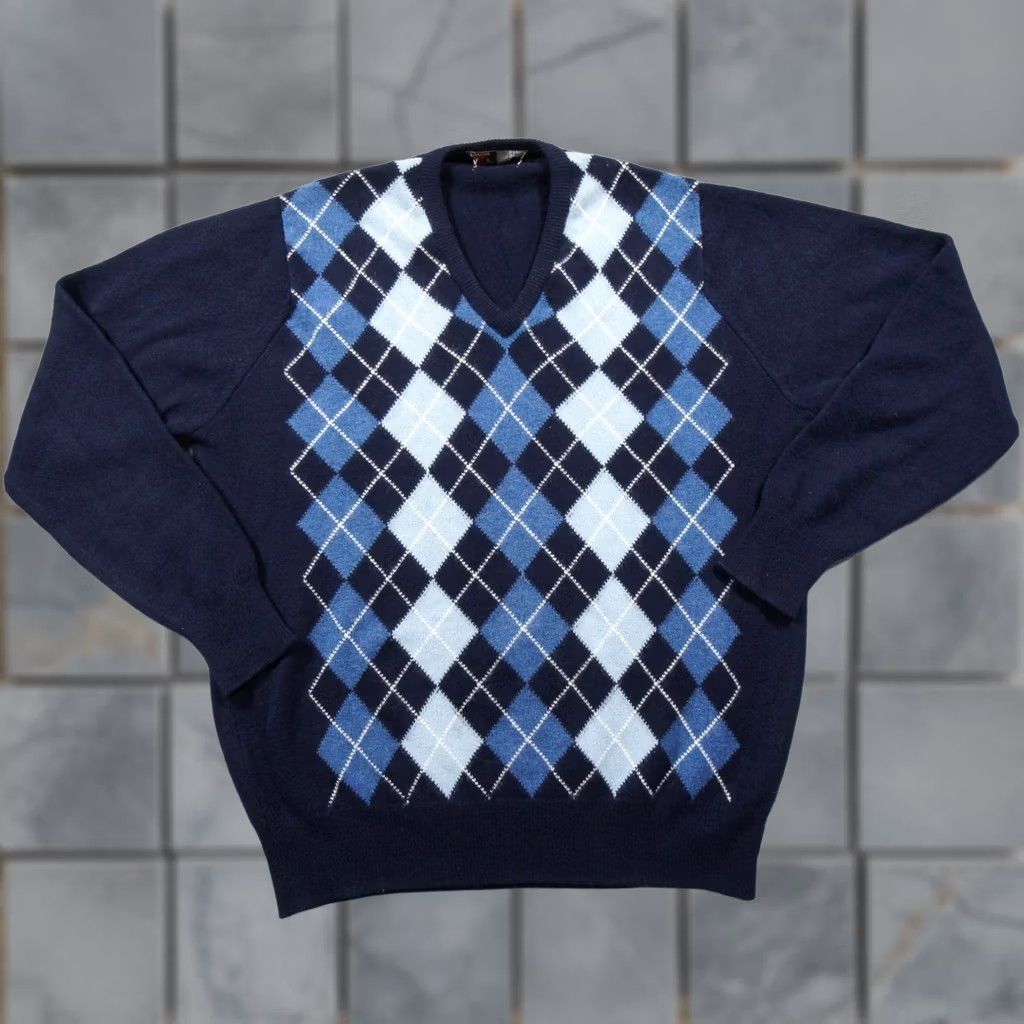 Vintage Vintage Alan Paine Sweater Mens 44 Blue Knit Vneck Lambswool Argyle Preppy Adult Size US XXL / EU 58 / 5 - 1 Thumbnail