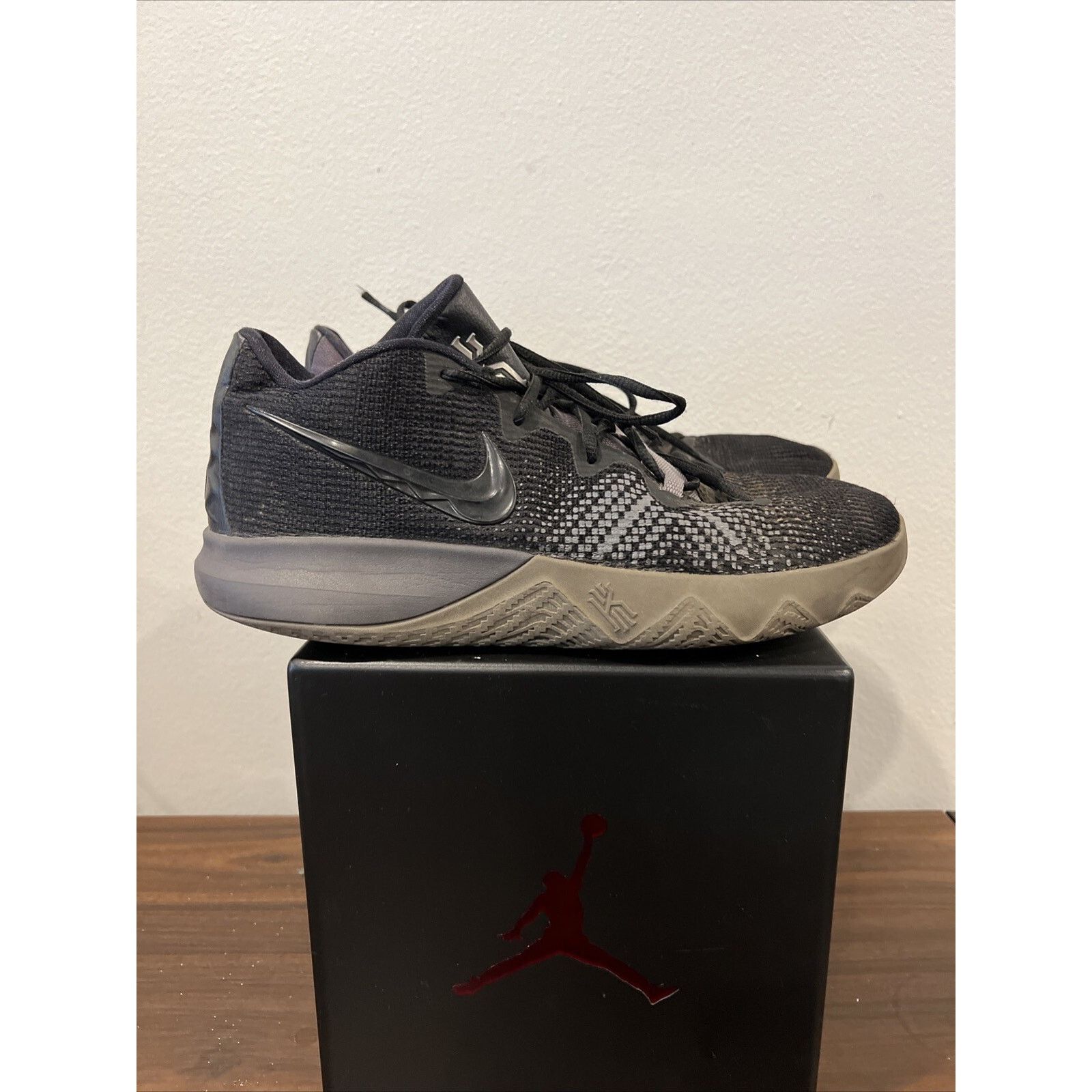 Nike Nike Mens Kyrie Flytrap AA7071-011 Black Thunder Grey Shoes Size US 11 / EU 44 - 1 Thumbnail