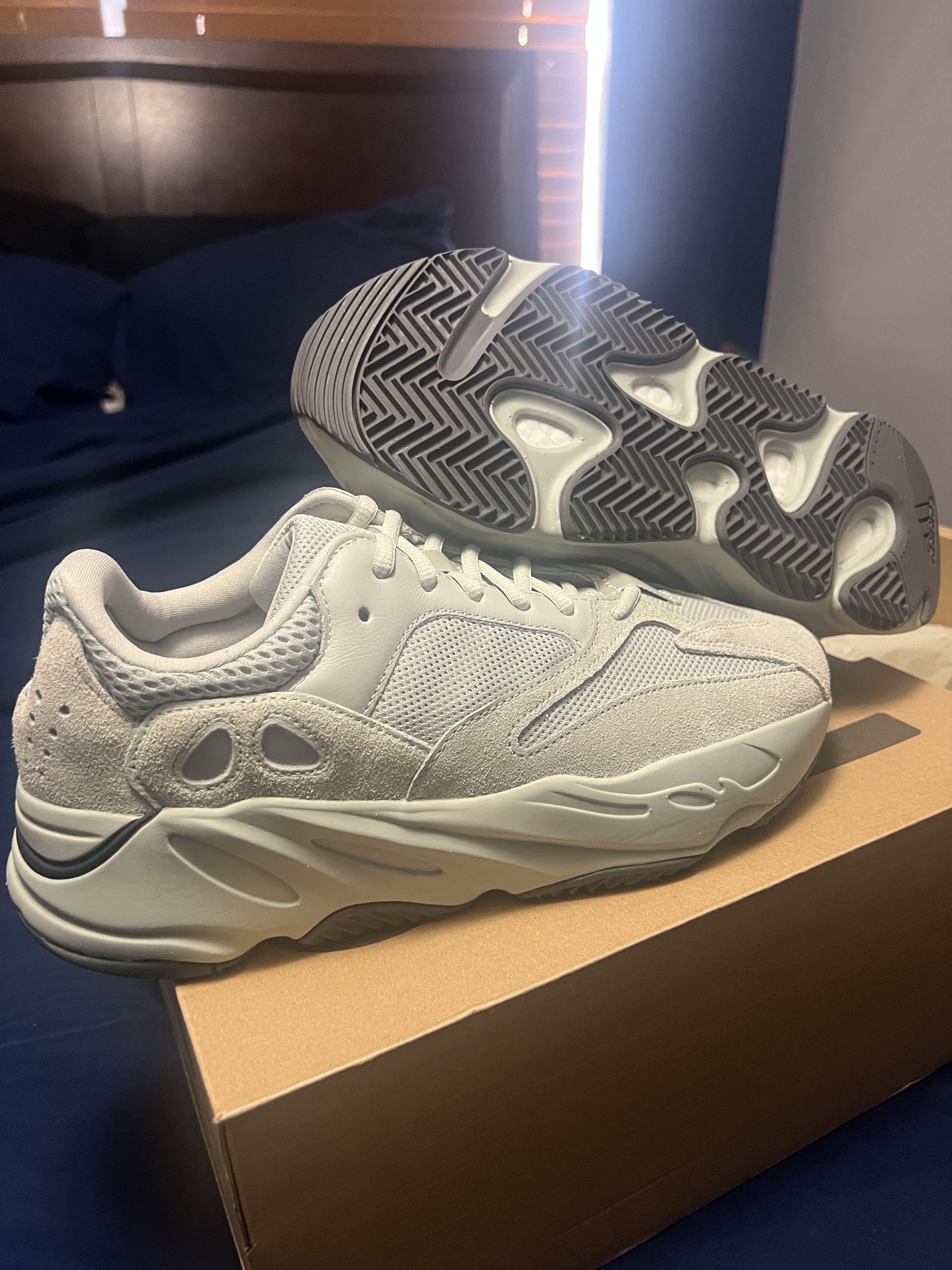 Yeezy Yeezy Boost 700 Salt Size US 9.5 / EU 42-43 - 1 Thumbnail