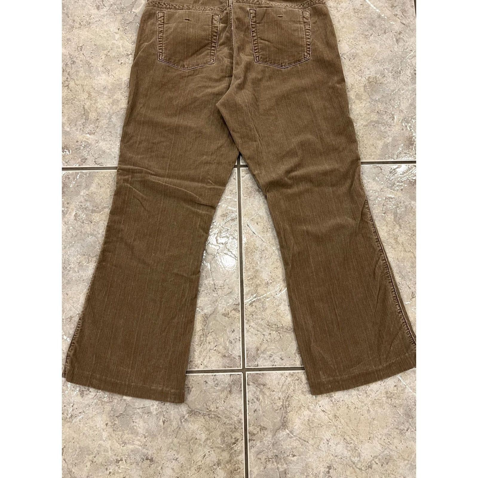 Lee VINTAGE? No. Lee One True Fit Bootcut Pants 14M Regular Waist 36x28 Dark Khaki Brown Corduroy Women’s Size 36" / US 14 / IT 50 - 7 Thumbnail