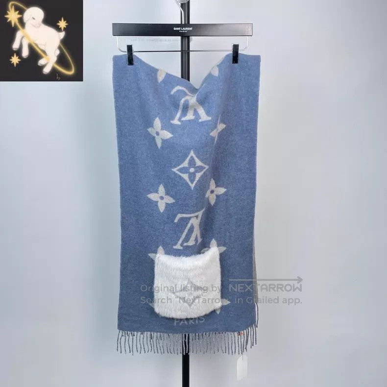 Louis Vuitton Louis Vuitton Ice blue cashmere mink pocket scarf Size ONE SIZE - 1 Thumbnail