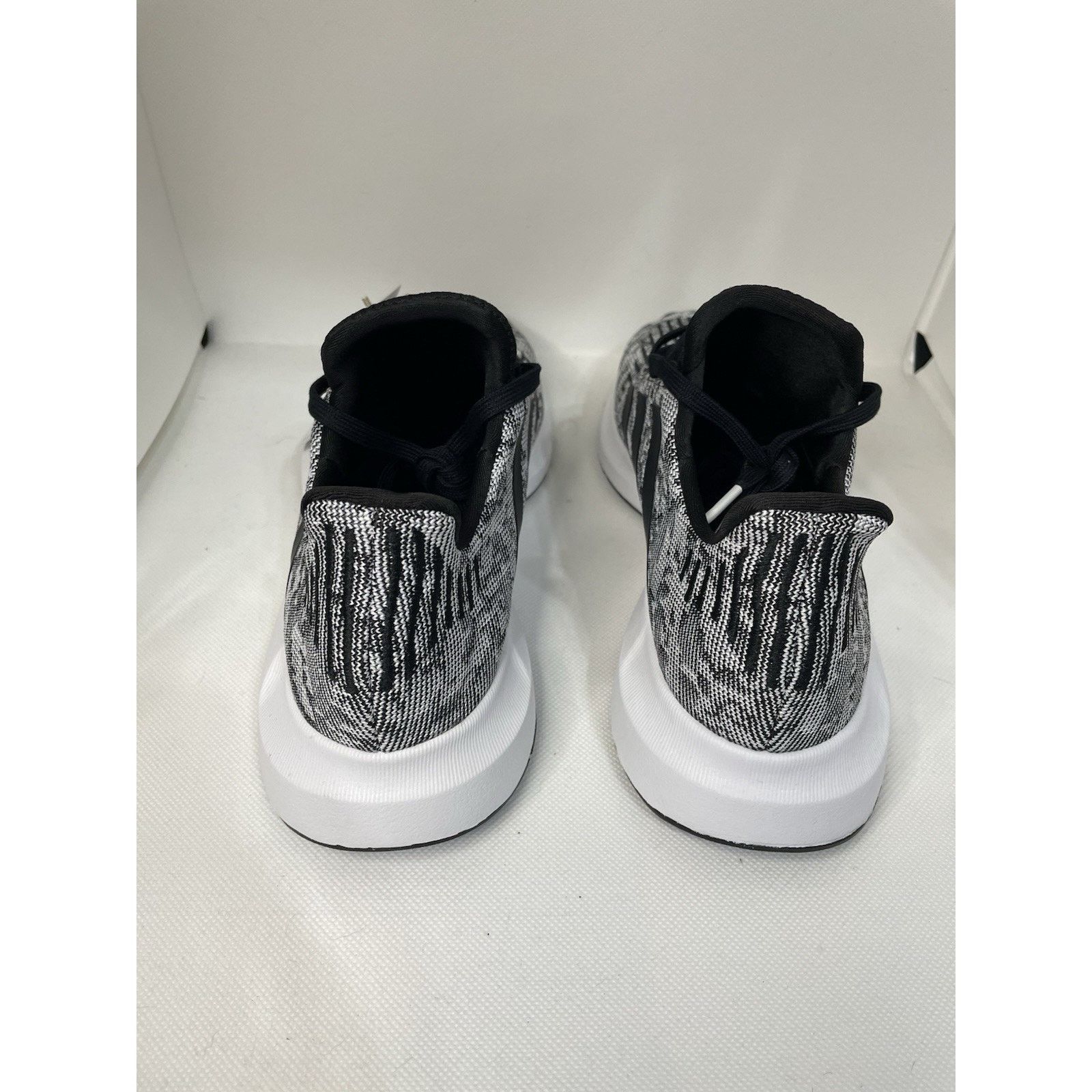 Adidas BNWT Adidas Swift Run 1.0 Black White - Mens 8.5 Size US 8 / EU 41 - 6 Thumbnail