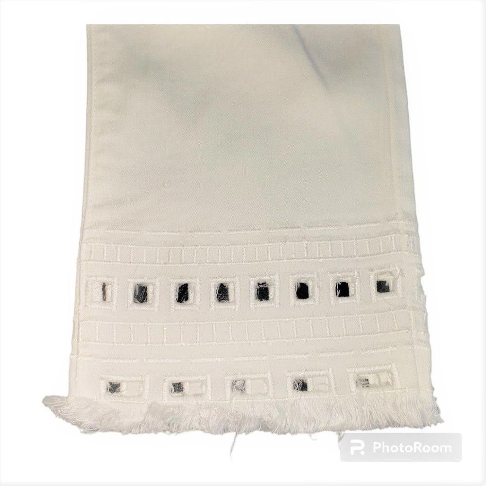 Chicos CT690a Chico's So Slimming Girlfriend Crop White Jean Size 32" / US 10 / IT 46 - 3 Thumbnail
