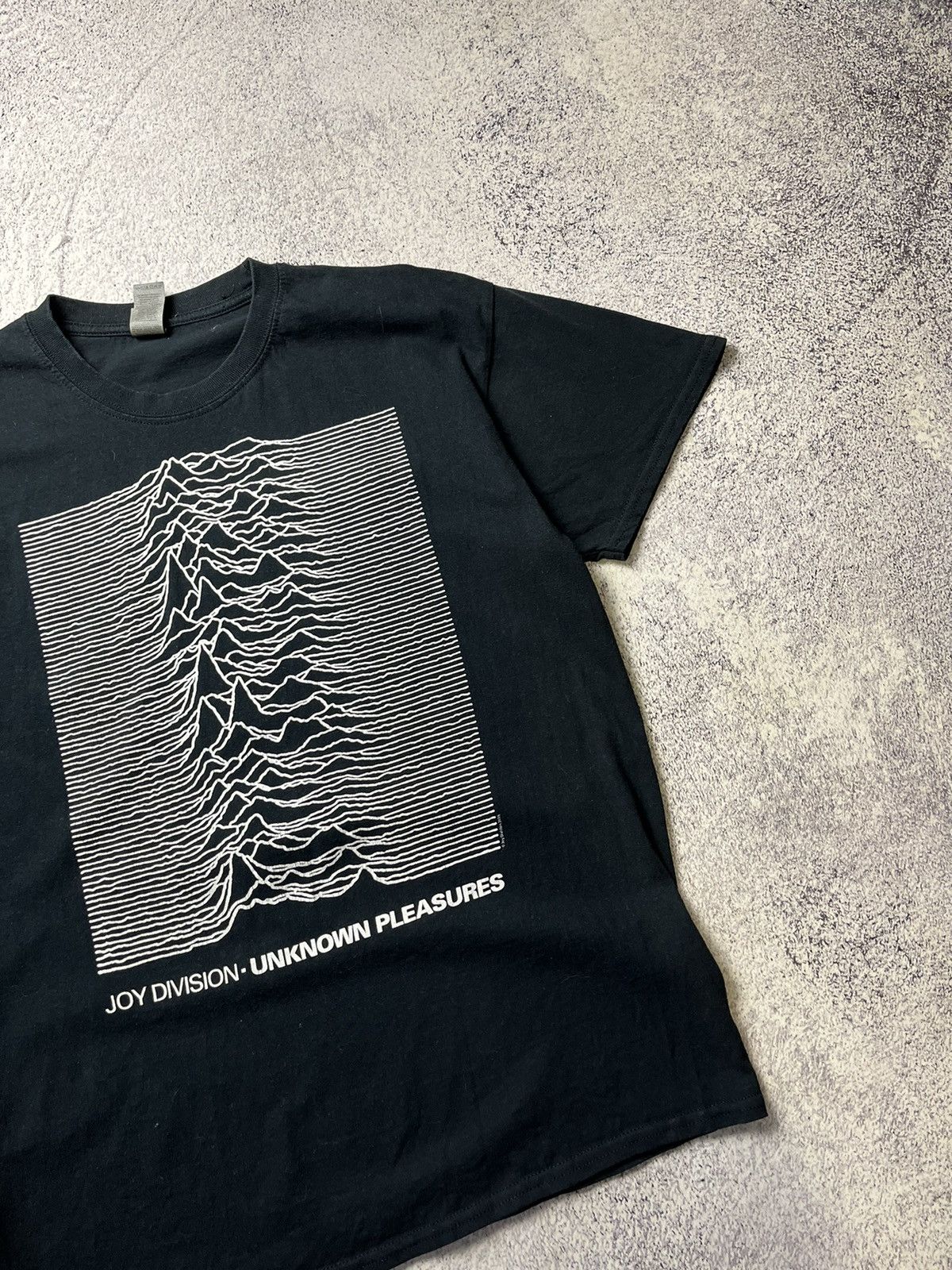 Band Tees Vintage Joy Division Unkown Pleasures Graphic 2016 T-Shirt Size US L / EU 52-54 / 3 - 4 Thumbnail