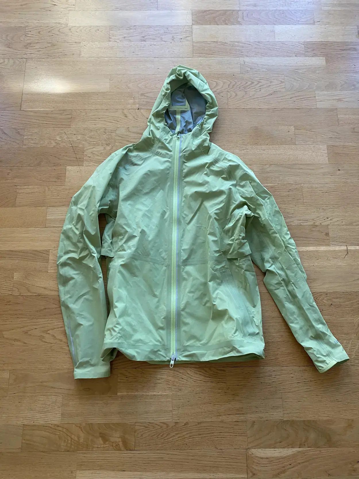 Lululemon Neon hooded rain jacket Size US L / EU 52-54 / 3 - 1 Preview