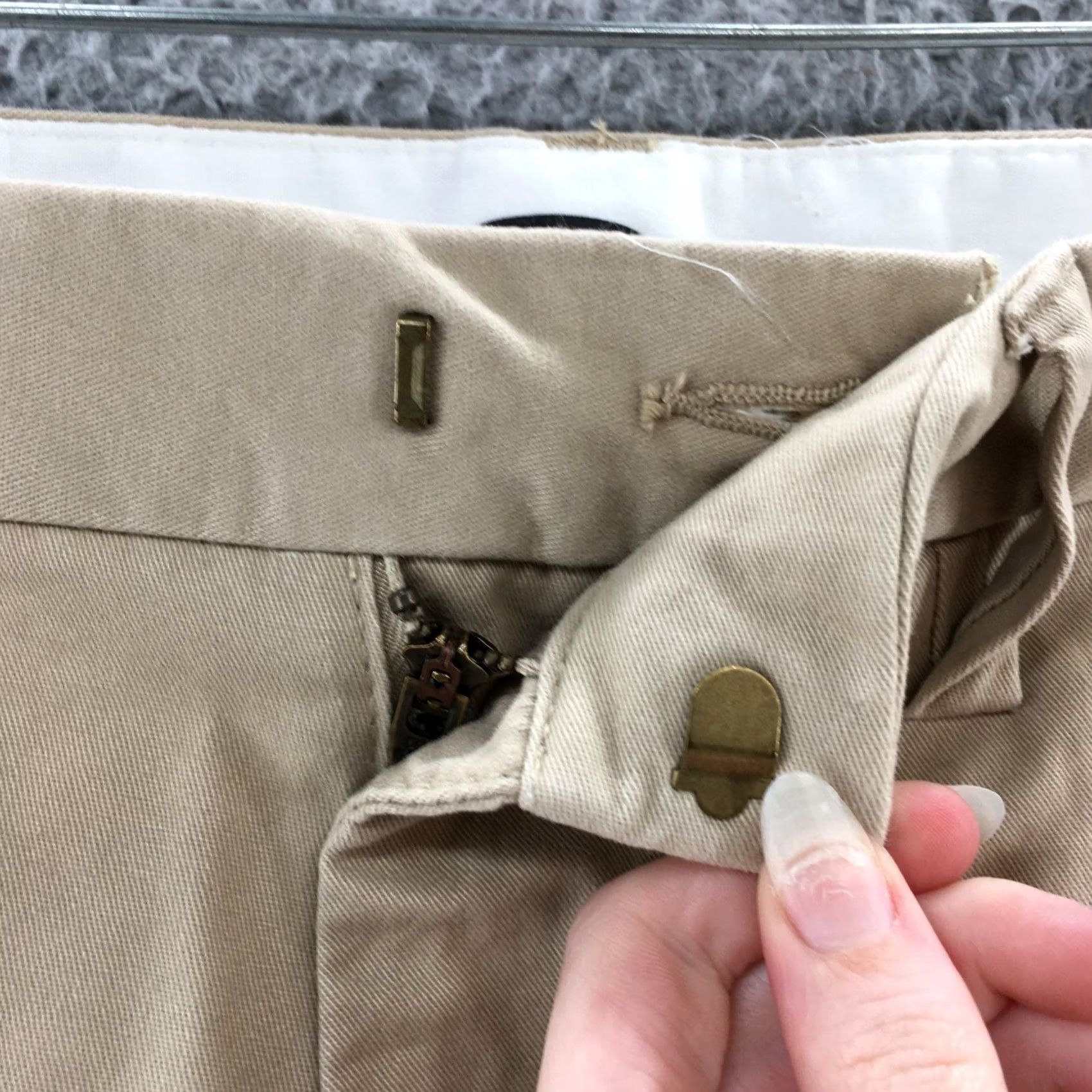 Old Navy Old Navy Chino Pants Mens 34x32 Beige Cotton High Rise Casual NEW Pants Mens Regular Beige Cotton Chino High Rise Casual NEW Size US 34 / EU 50 - 3 Thumbnail