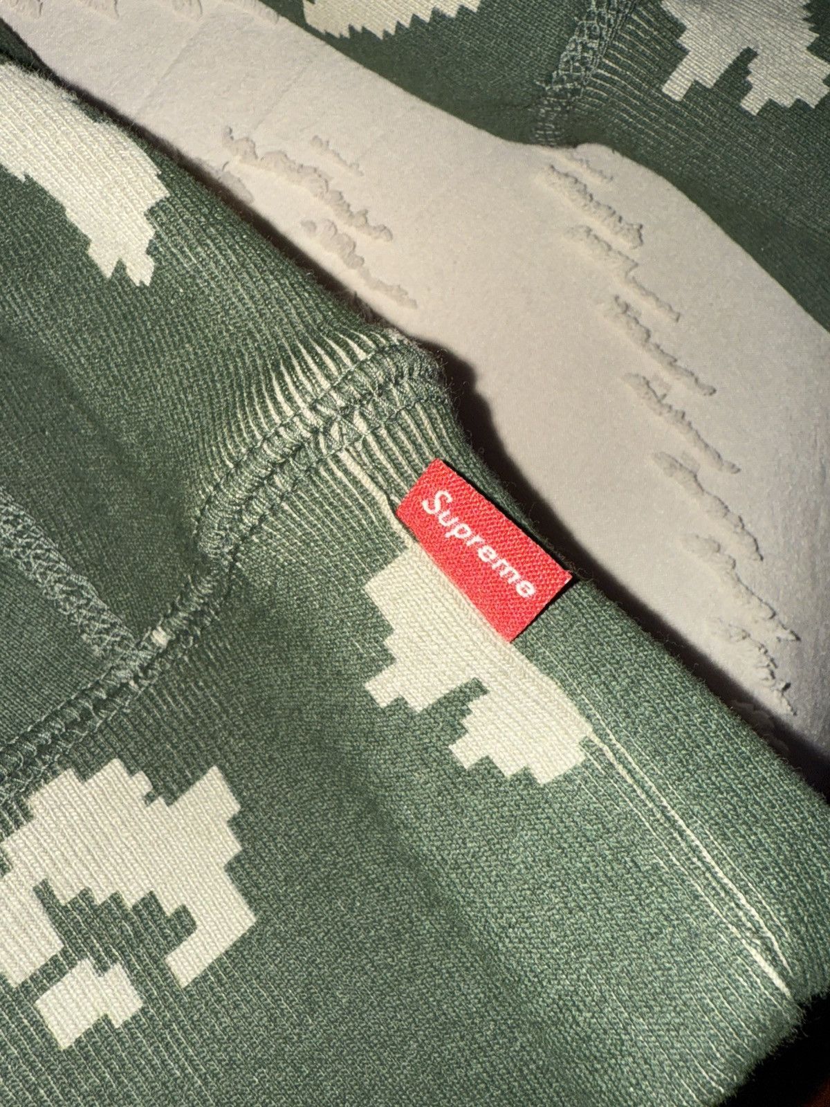 Supreme Supreme Box Logo Hooded Sweatshirt (FW21) olive russian camo Size US M / EU 48-50 / 2 - 11 Thumbnail