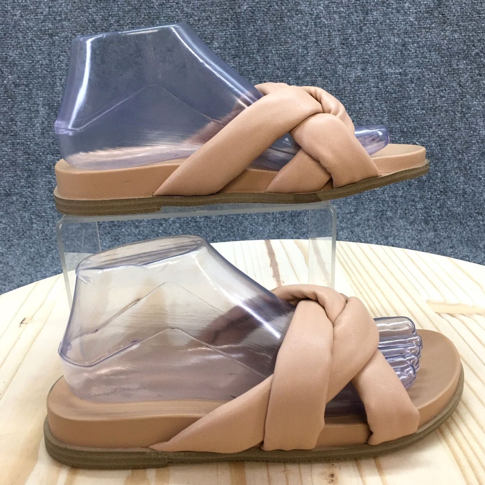 Vintage Universal Thread Sandals Womens 7.5 Casual Slip On Puffy Slide Flats Beige Size US 8 / IT 38 - 2 Thumbnail