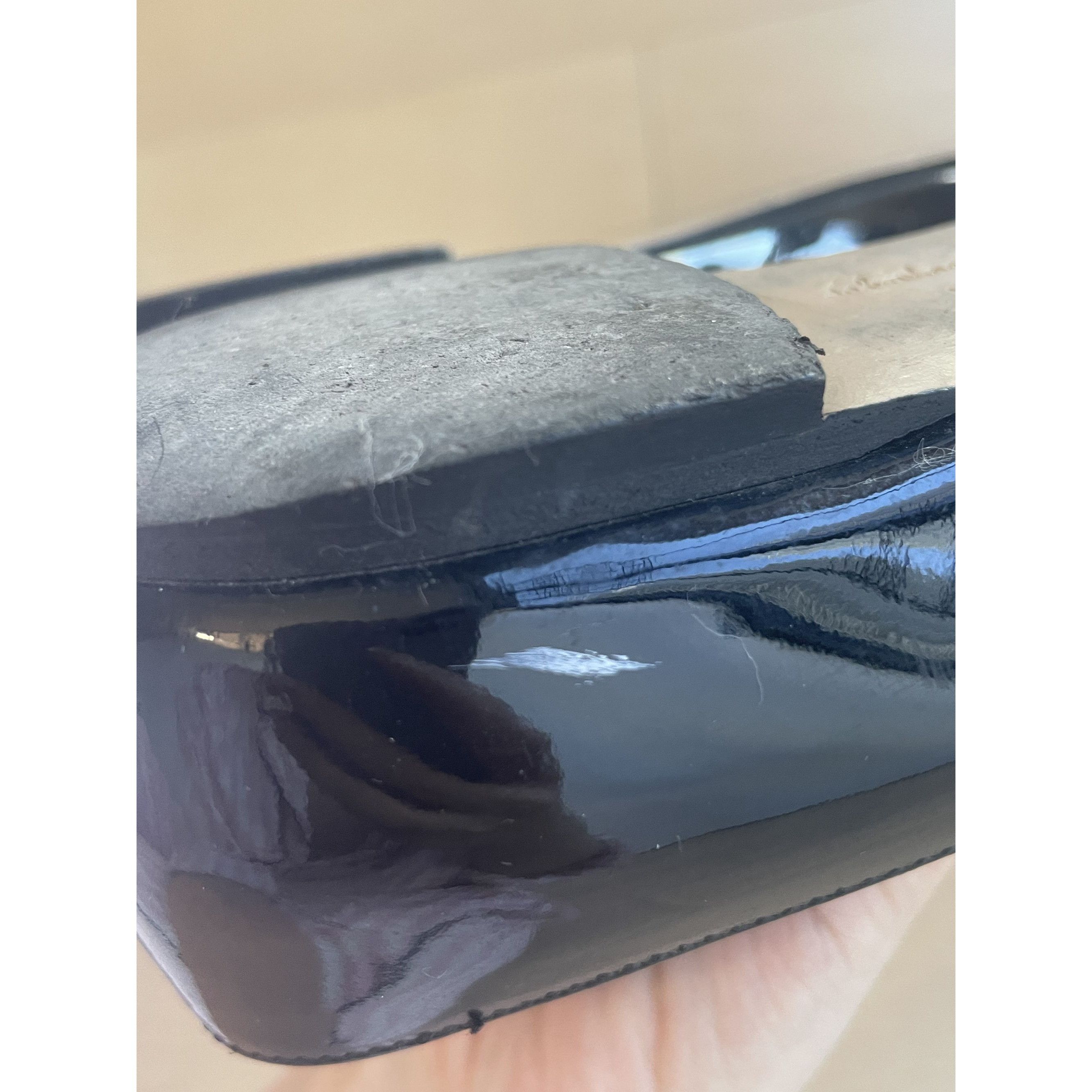 Salvatore Ferragamo Ferragamo Black Patent Leather Vara Bow Pumps Size 7.5 Size US 7 / IT 37 - 10 Thumbnail