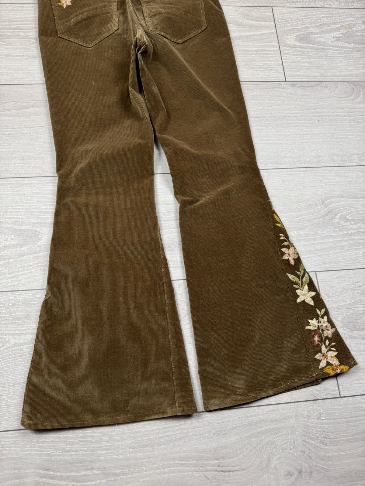 Other Driftwood Velvet Floral Embroidered Corduroy Flare Jeans Size 32" / US 10 / IT 46 - 6 Thumbnail