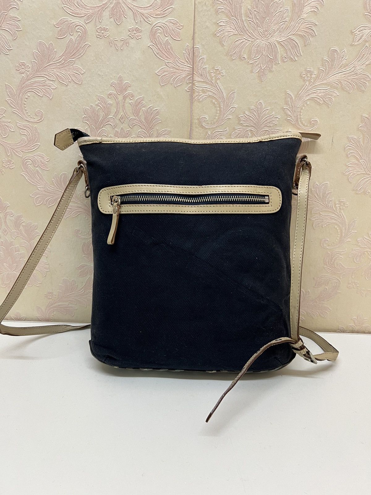 Burberry Vintage Burberry Blue Label Sling Bag Size ONE SIZE - 5 Thumbnail