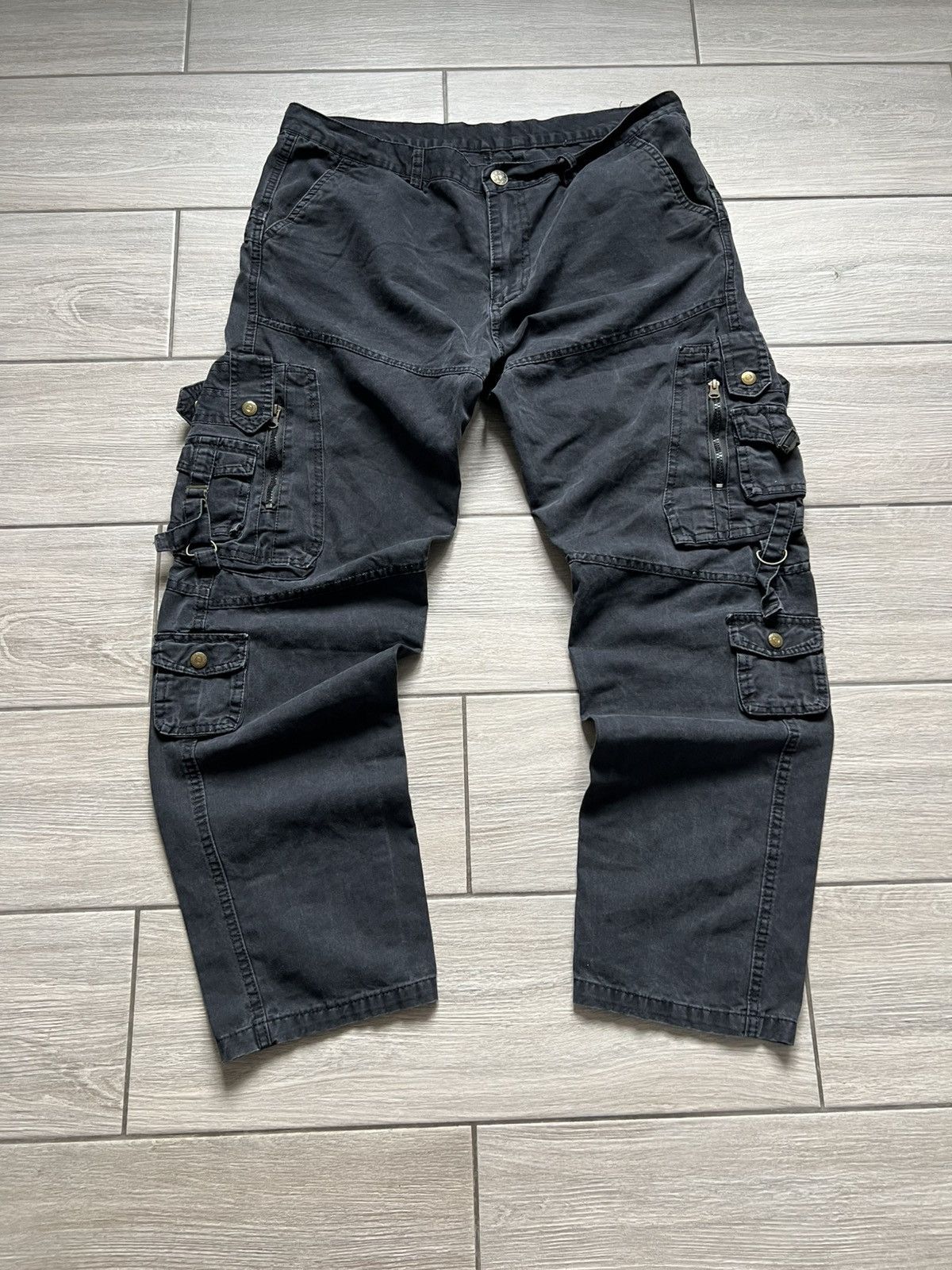 Japanese Brand Vintage Y2K Multi Pocket Cargo Pants (unisex) 38 Size Size US 38 / EU 54 - 3 Thumbnail