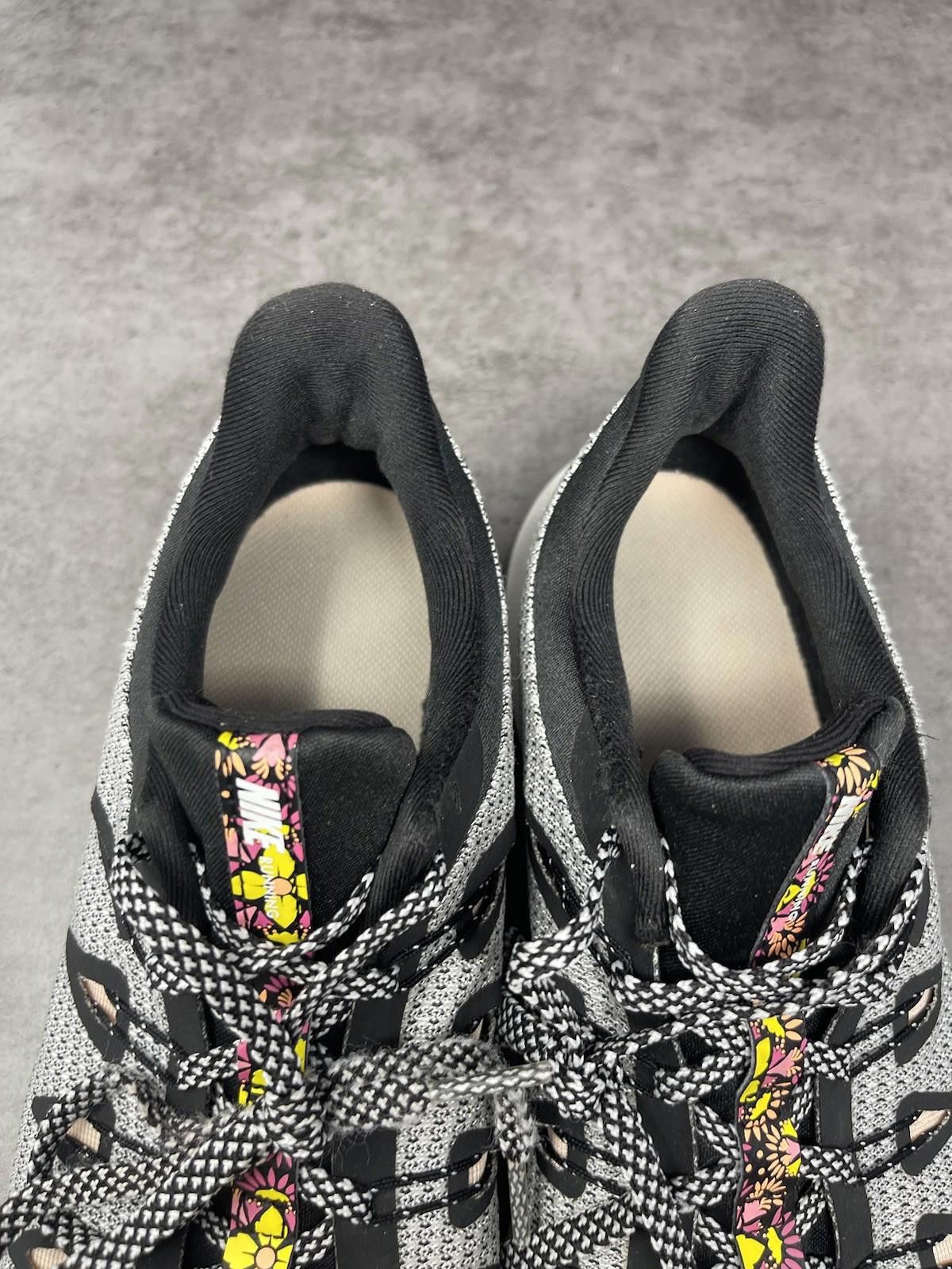 Nike Nike Quest SE Running Shoes Womens Size 11 Grey Floral Print Size US 11 / IT 41 - 9 Thumbnail