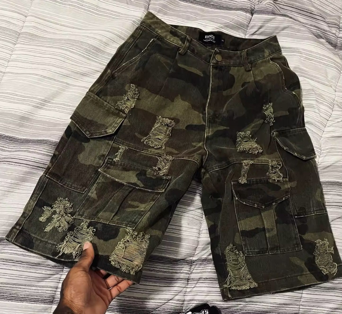 Jean Camouflage Ripped Shorts Size US 29 - 12 Thumbnail