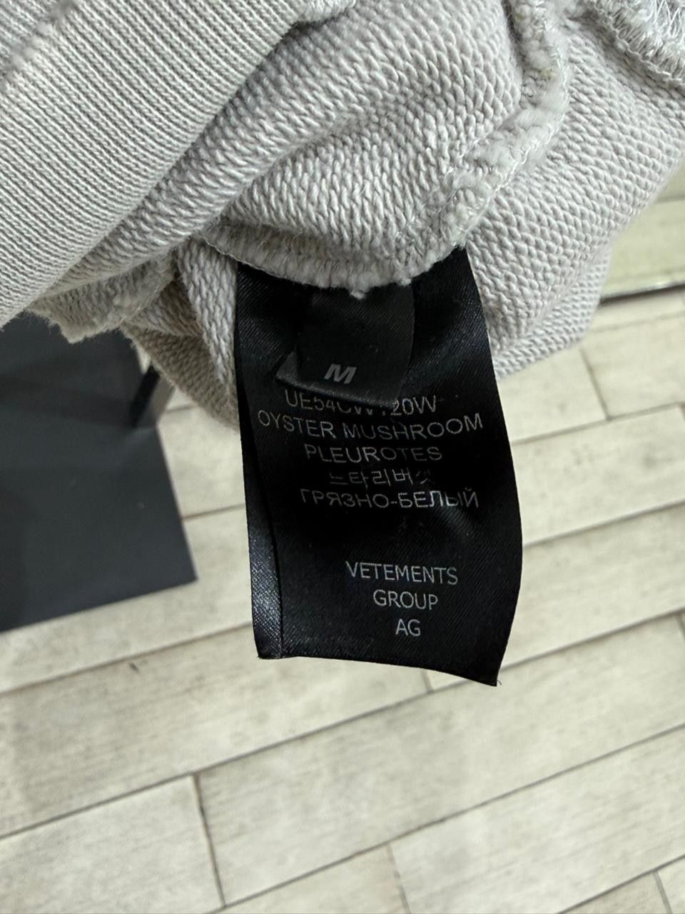 Vetements CC28 Sweatshirt with Embridery Logo in Gray Size US M / EU 48-50 / 2 - 5 Thumbnail
