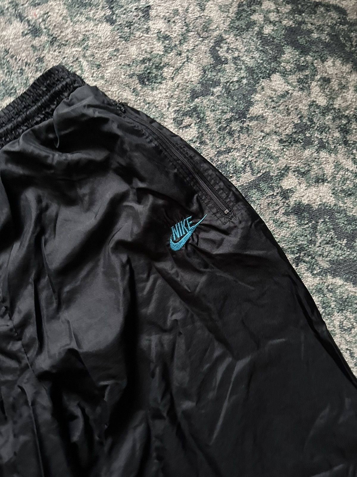 Nike VINTAGE NIKE SWOOSH BAGGY FLARED TRACK PANTS Y2K L Size US 34 / EU 50 - 4 Thumbnail