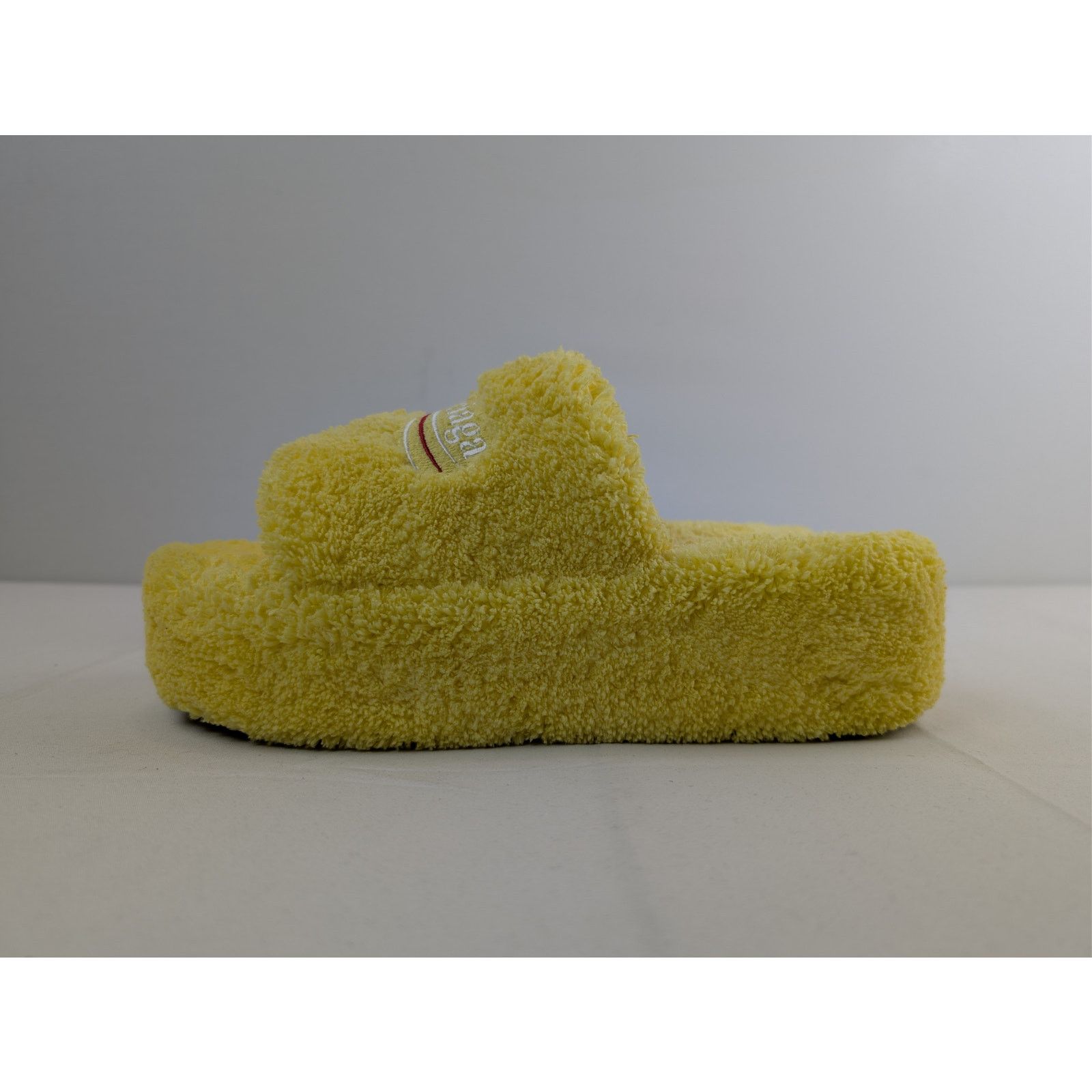 Balenciaga o1rshd1 Furry Platform Slides Slippers in Yellow/White/Red Size US 9 / IT 39 - 10 Thumbnail