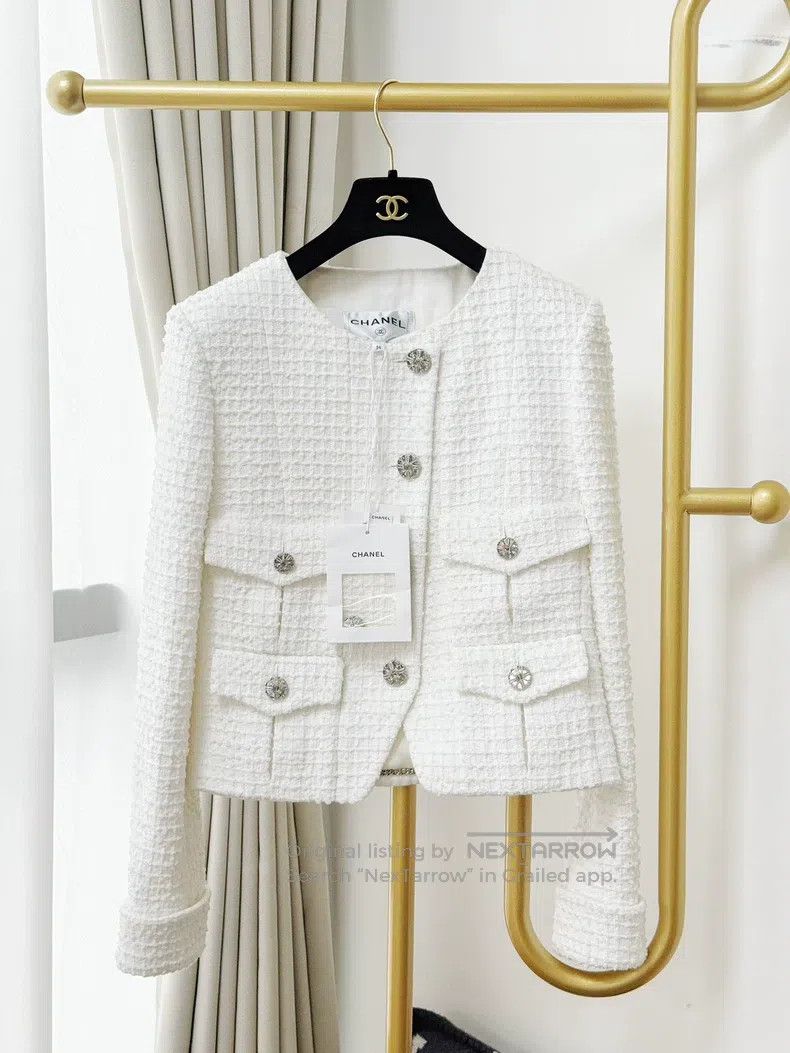 Chanel Chanel White soft tweed round-neck long-sleeved jacket Size XS / US 0-2 / IT 36-38 - 1 Thumbnail