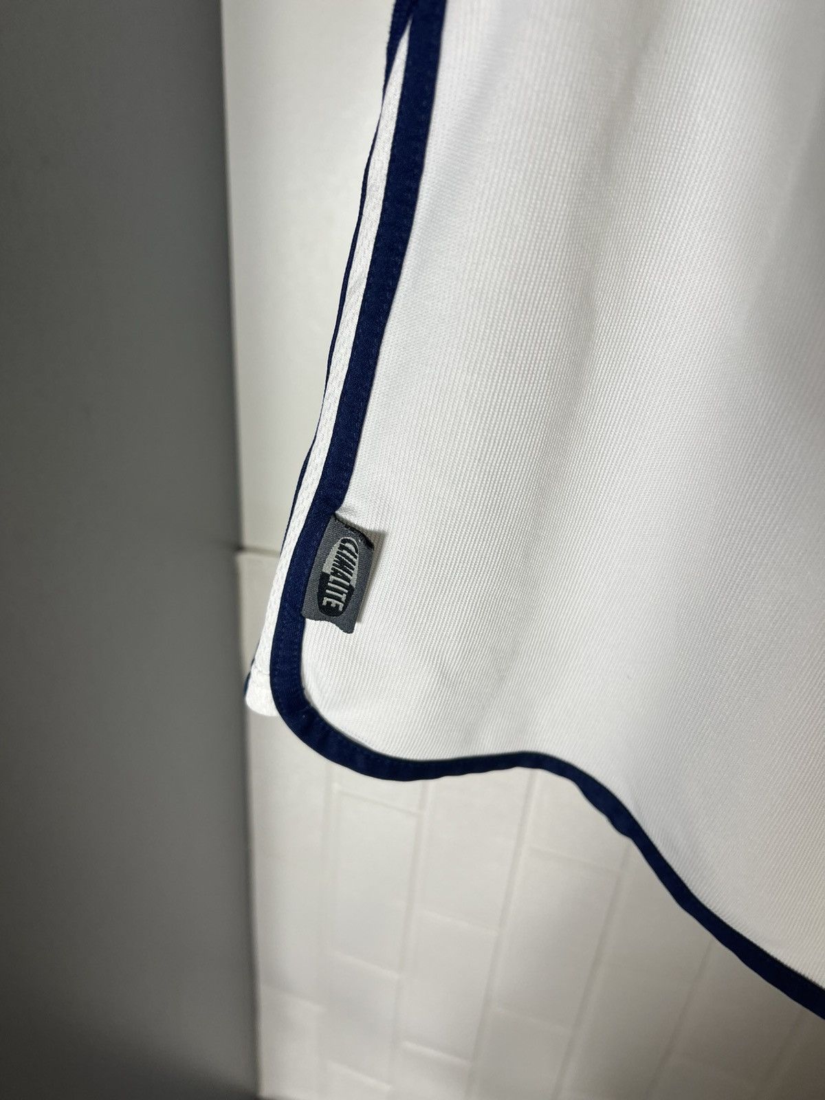 Vintage VERY RARE ADIDAS FC TOTTENHAM HOTSPUR ENGLAND SOCCER JERSEY Size US 32 / EU 48 - 7 Thumbnail