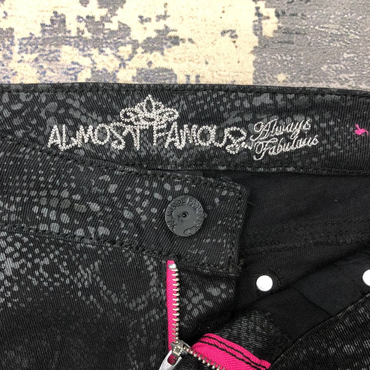 Almost Famous P787 ALMOST FAMOUS SNAKE SKIN MOTIF SKINNY JEANS Size US 32 / EU 48 - 4 Thumbnail