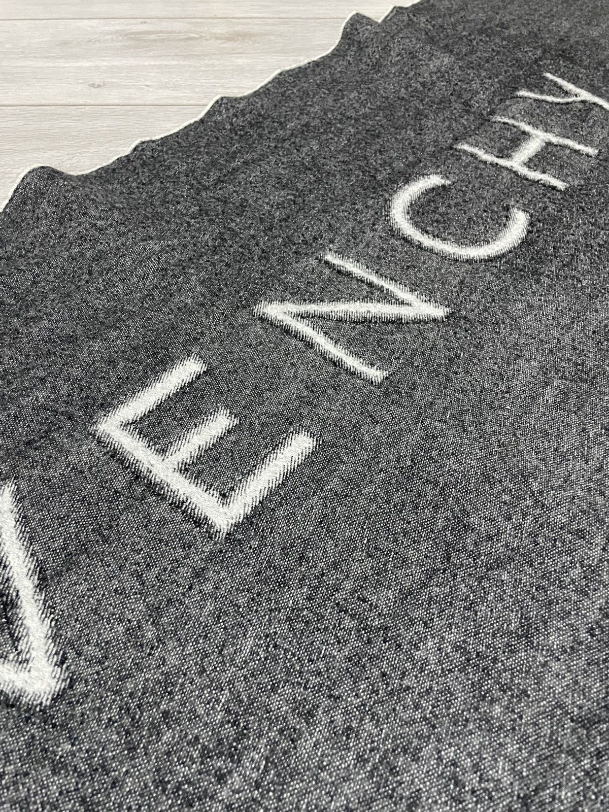 Givenchy Givenchy spell out wool big logo letters scarf Size ONE SIZE - 3 Thumbnail