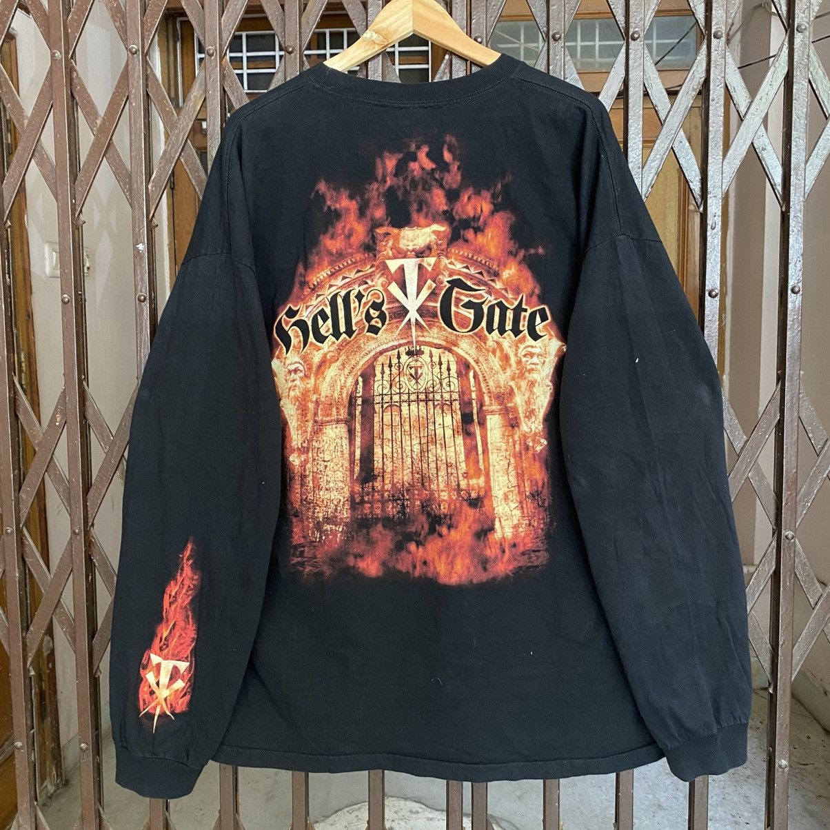 WWE Vintage WWE Undertaker "Hell's Gate" graphic T-shirt Size US XXL / EU 58 / 5 - 6 Thumbnail