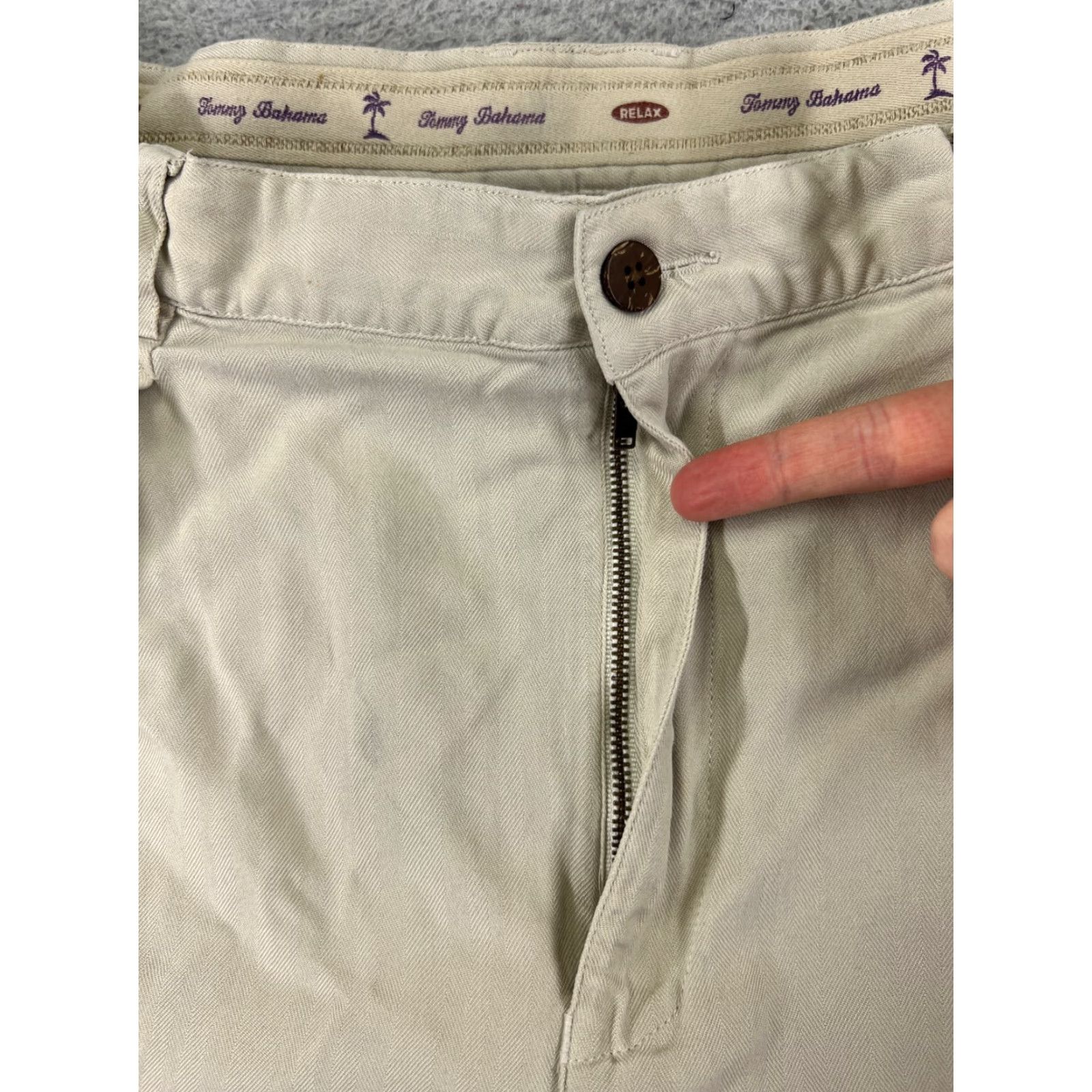 Tommy Bahama Tommy Bahama Shorts Men 36 Beige Cotton Silk Pleated Bermuda Quick Dry Golf Beach Resort Size US 36 / EU 52 - 6 Thumbnail
