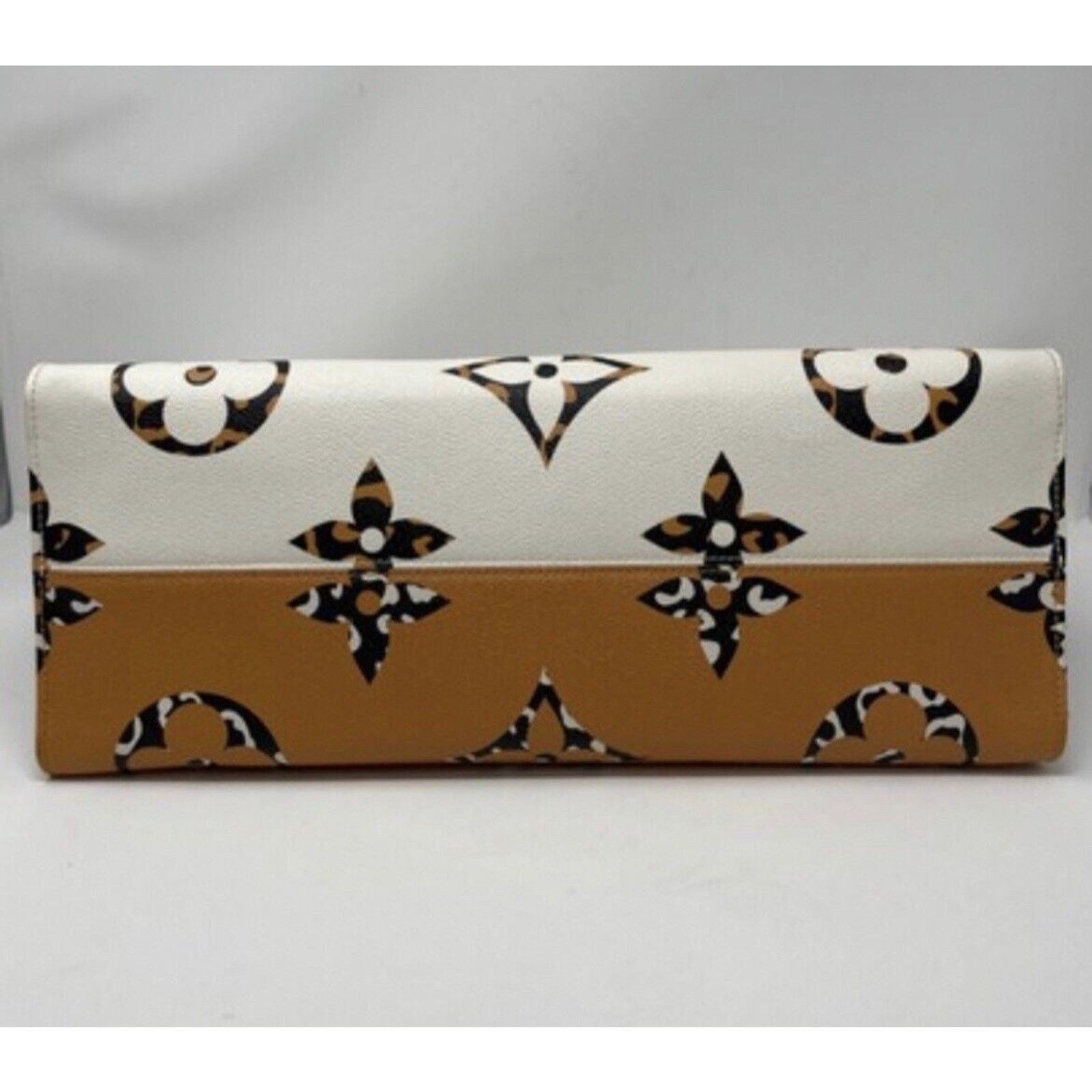 Louis Vuitton LOUIS VUITTON ONTHEGO GIANT JUNGLE MONOGRAM IVORY CARAMEL Size ONE SIZE - 5 Thumbnail