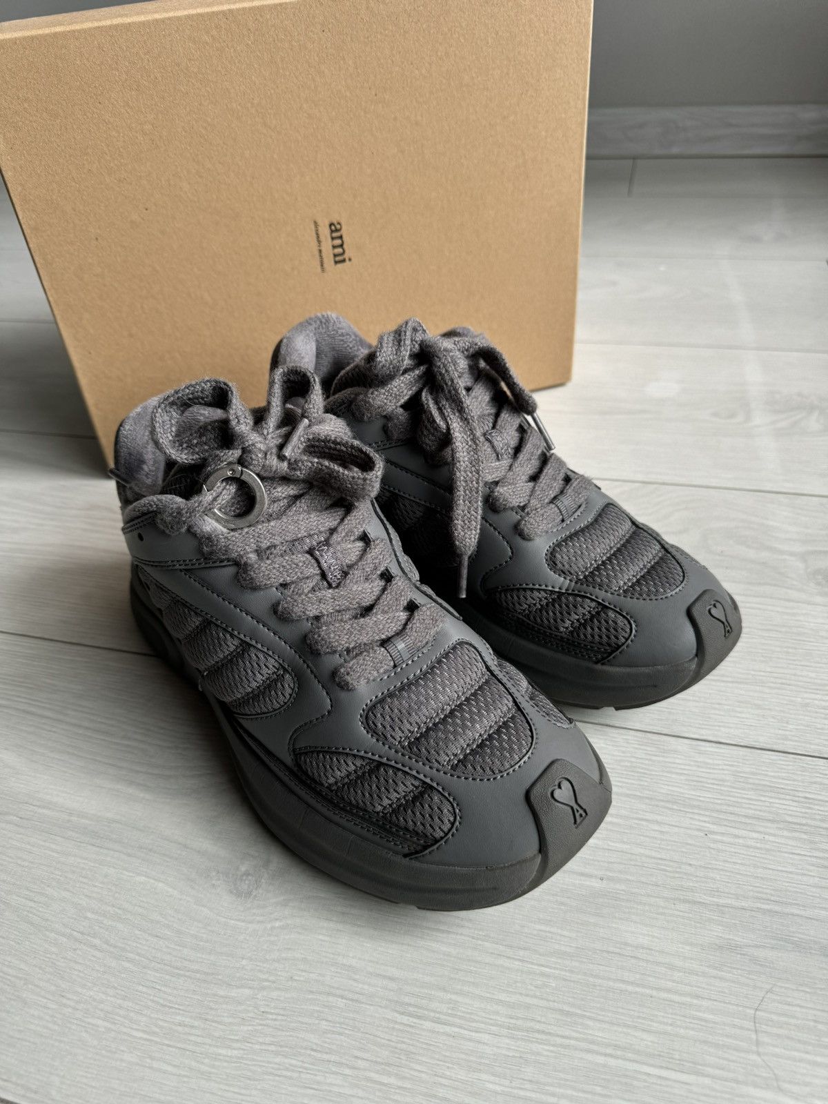 AMI × Avant Garde × Streetwear AMI LOW TOP SN2023 SNK MINERAL GREY 