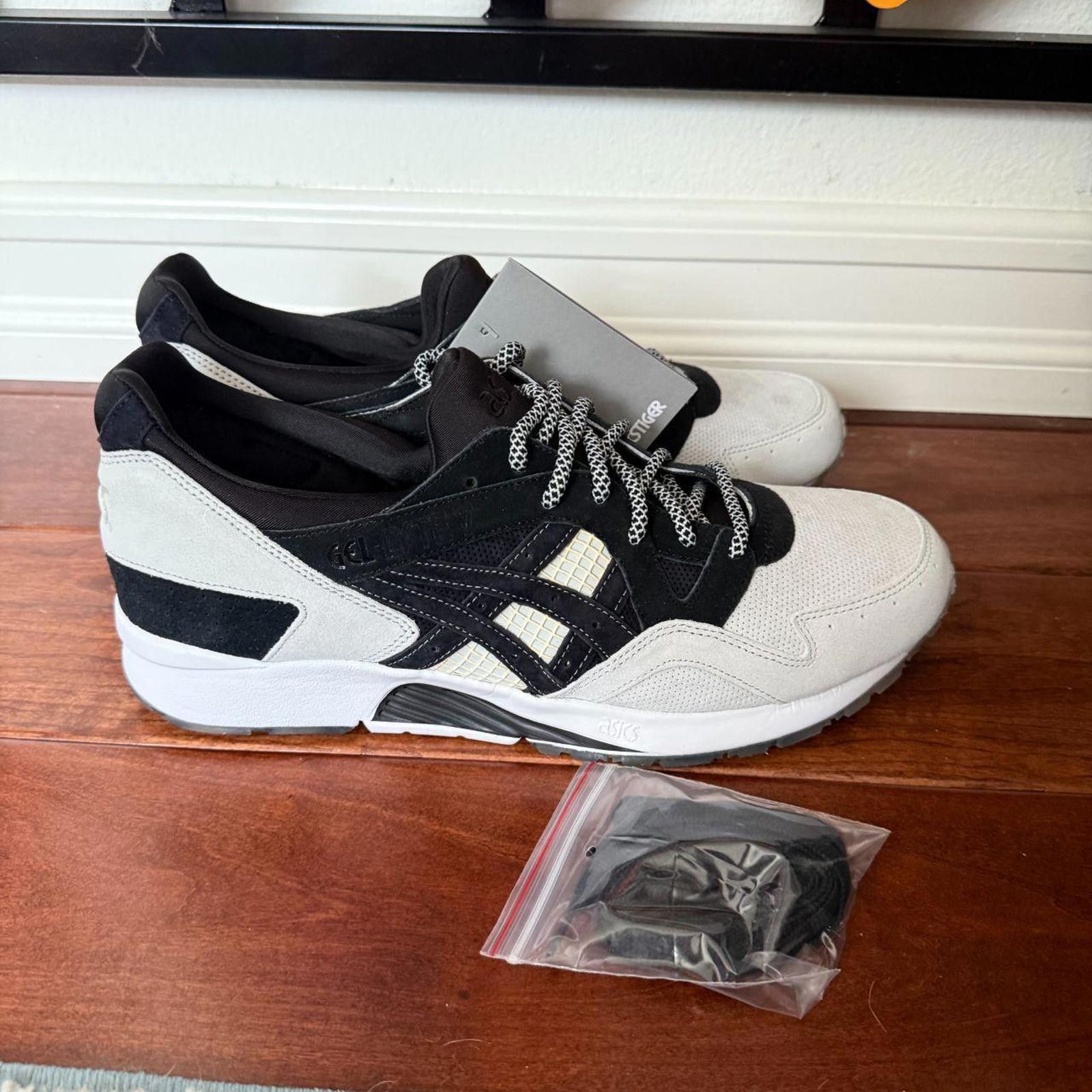 Asics ASICS Men's Black and Grey Trainer Size US 12.5 / EU 45-46 - 2 Thumbnail