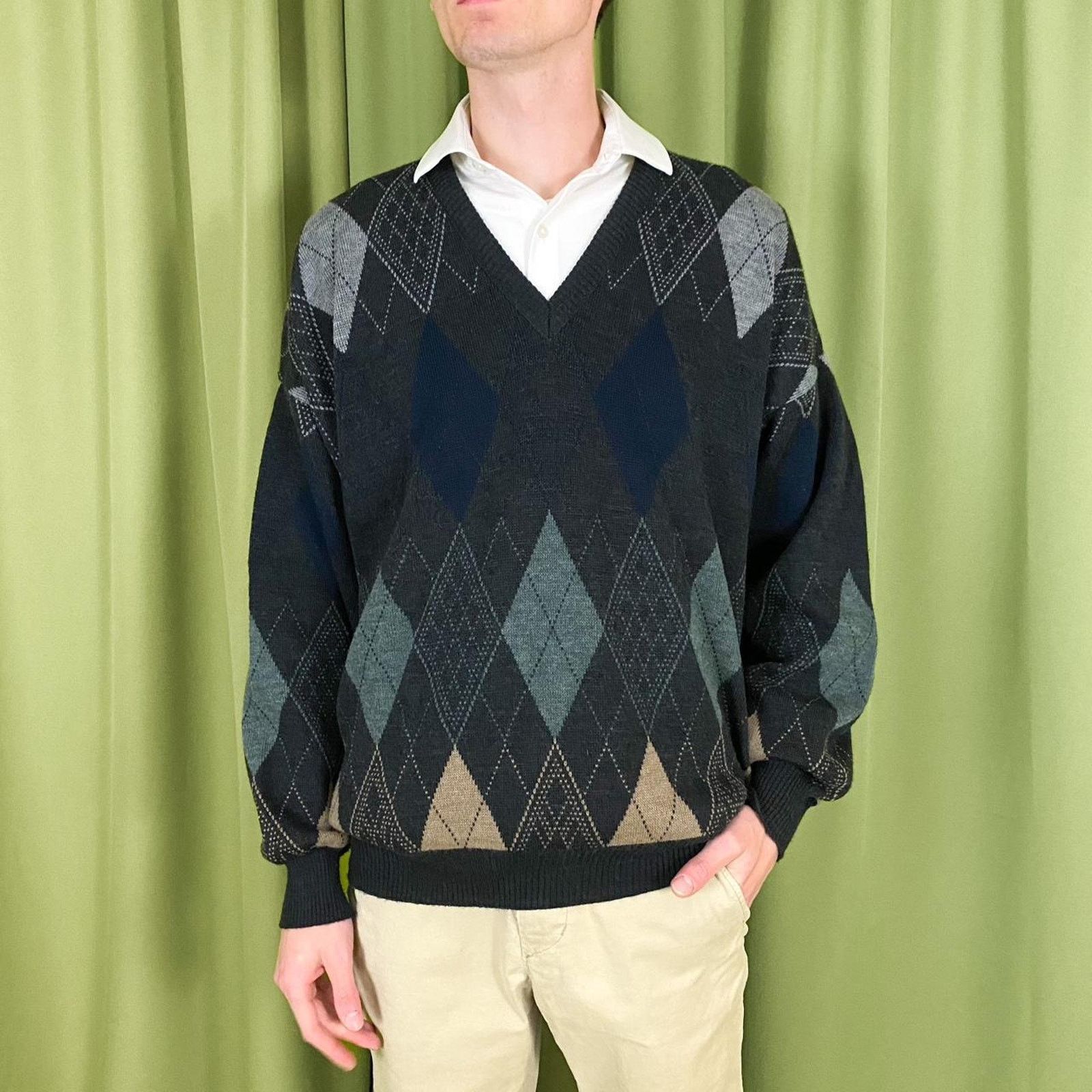 Vintage 80s Vintage Black and Grey Argyle Knit V Neck Sweater Size US XL / EU 56 / 4 - 1 Thumbnail