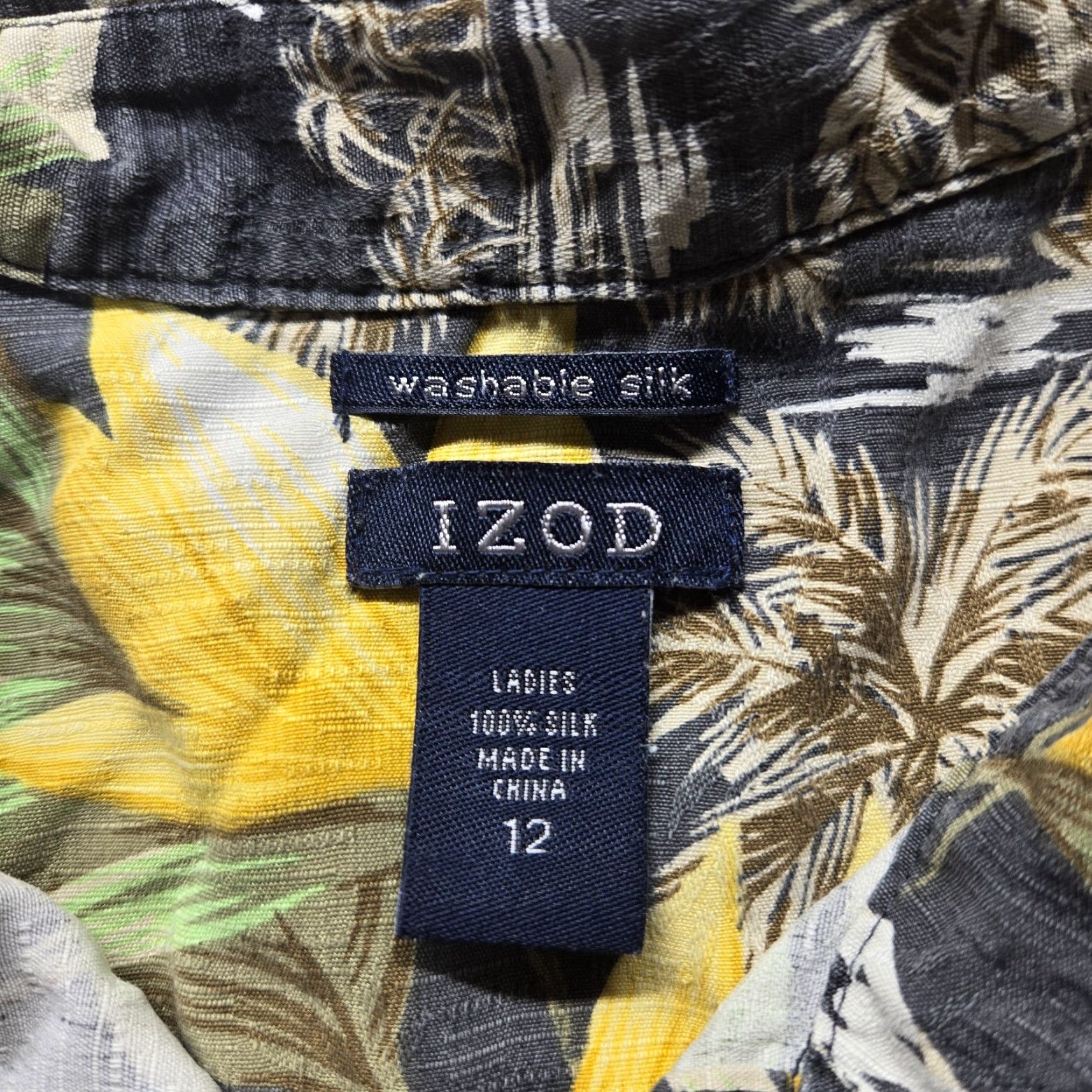 Izod IZOD Hawaiian Shirt Button Up Collared Floral Sleeveless 100% Silk Women's 12 Multicolor Button-Up Shirt Women 12 Hawaiian IZOD Shirt Size XL / US 12-14 / IT 48-50 - 3 Thumbnail