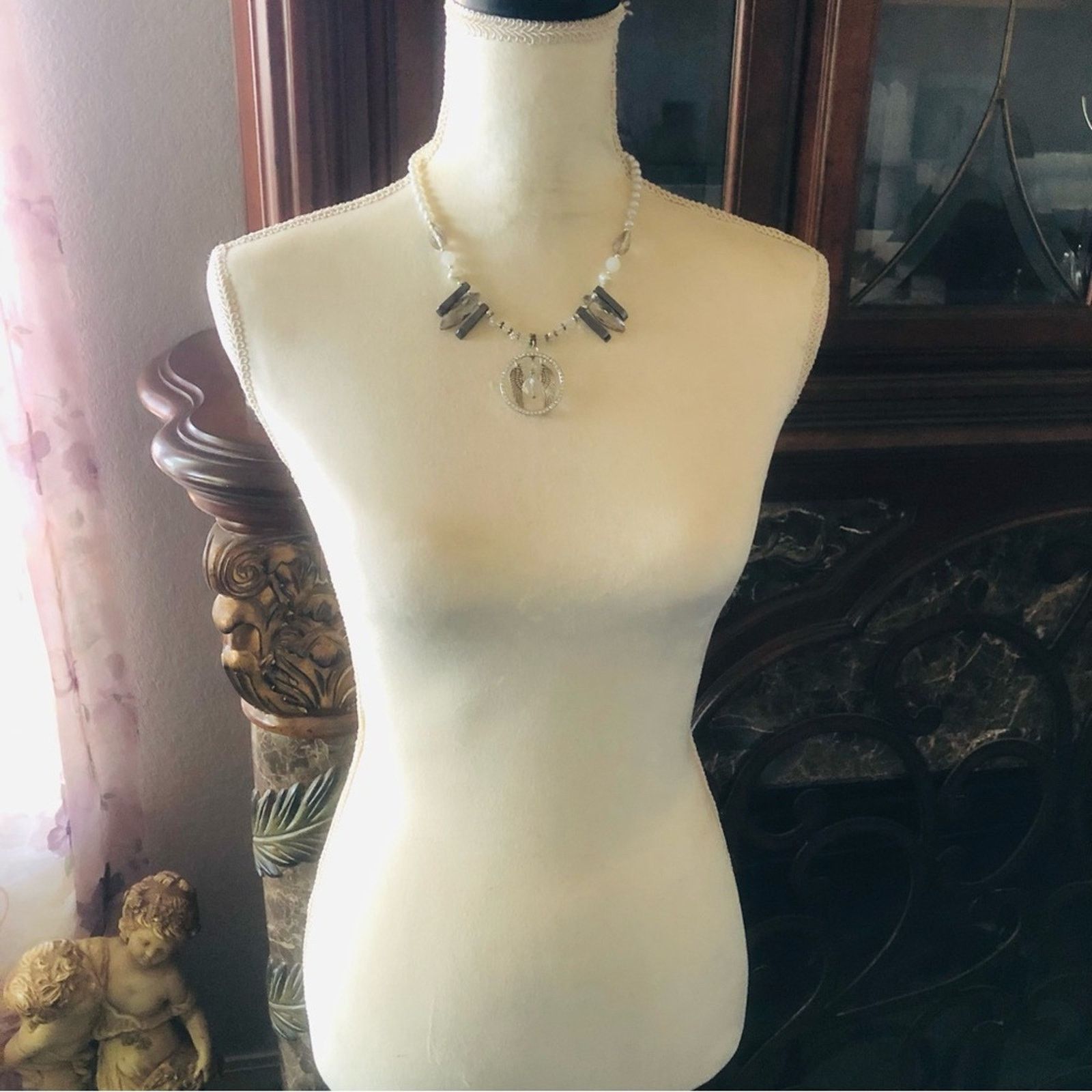 Handmade Handcrafted repurpose elegant angel wings Pearl necklace Size ONE SIZE - 6 Thumbnail
