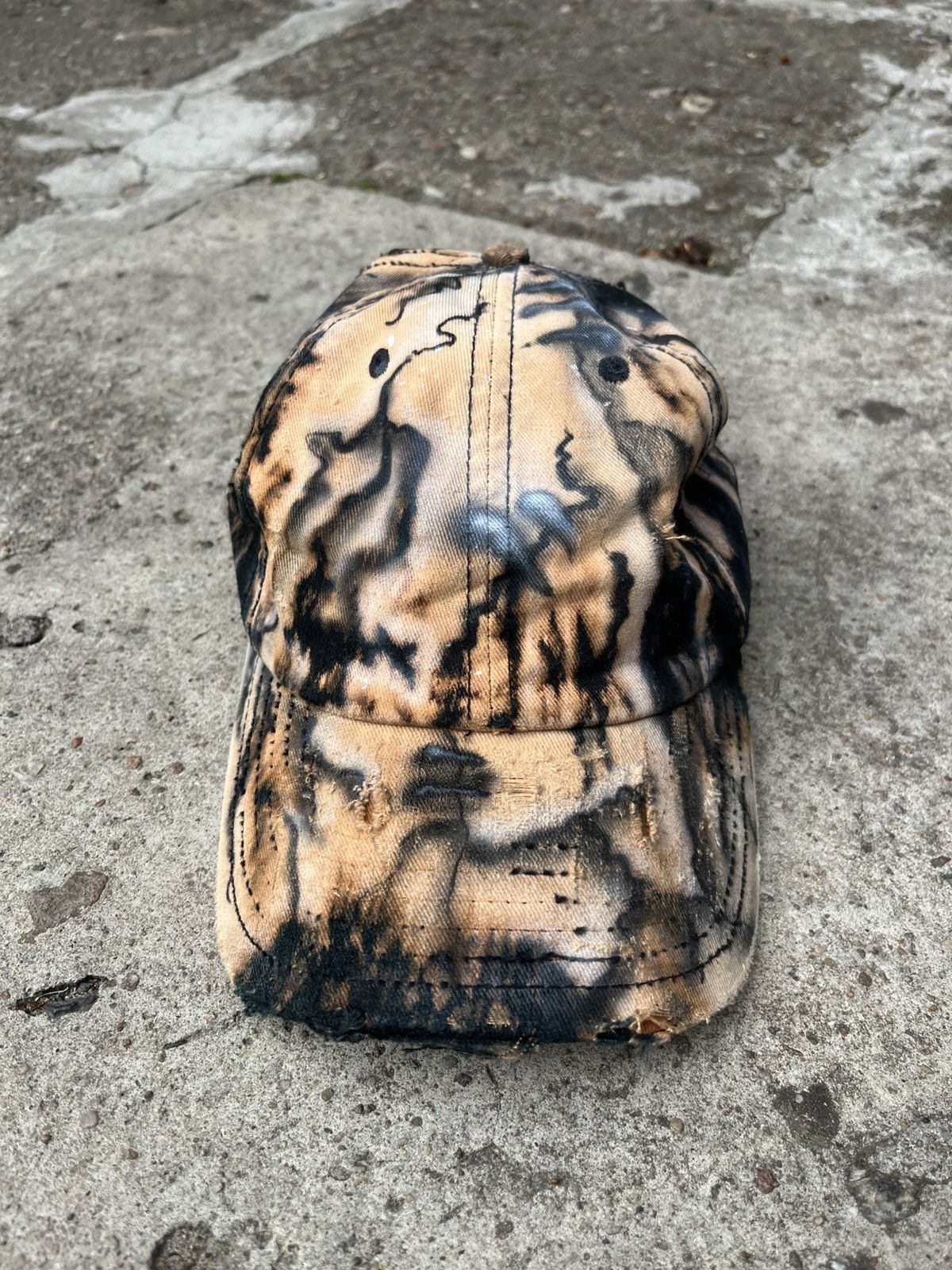 Japanese Brand Custom 1/1 Dad Cap Gull Color Bleach and airbrush Size ONE SIZE - 3 Thumbnail
