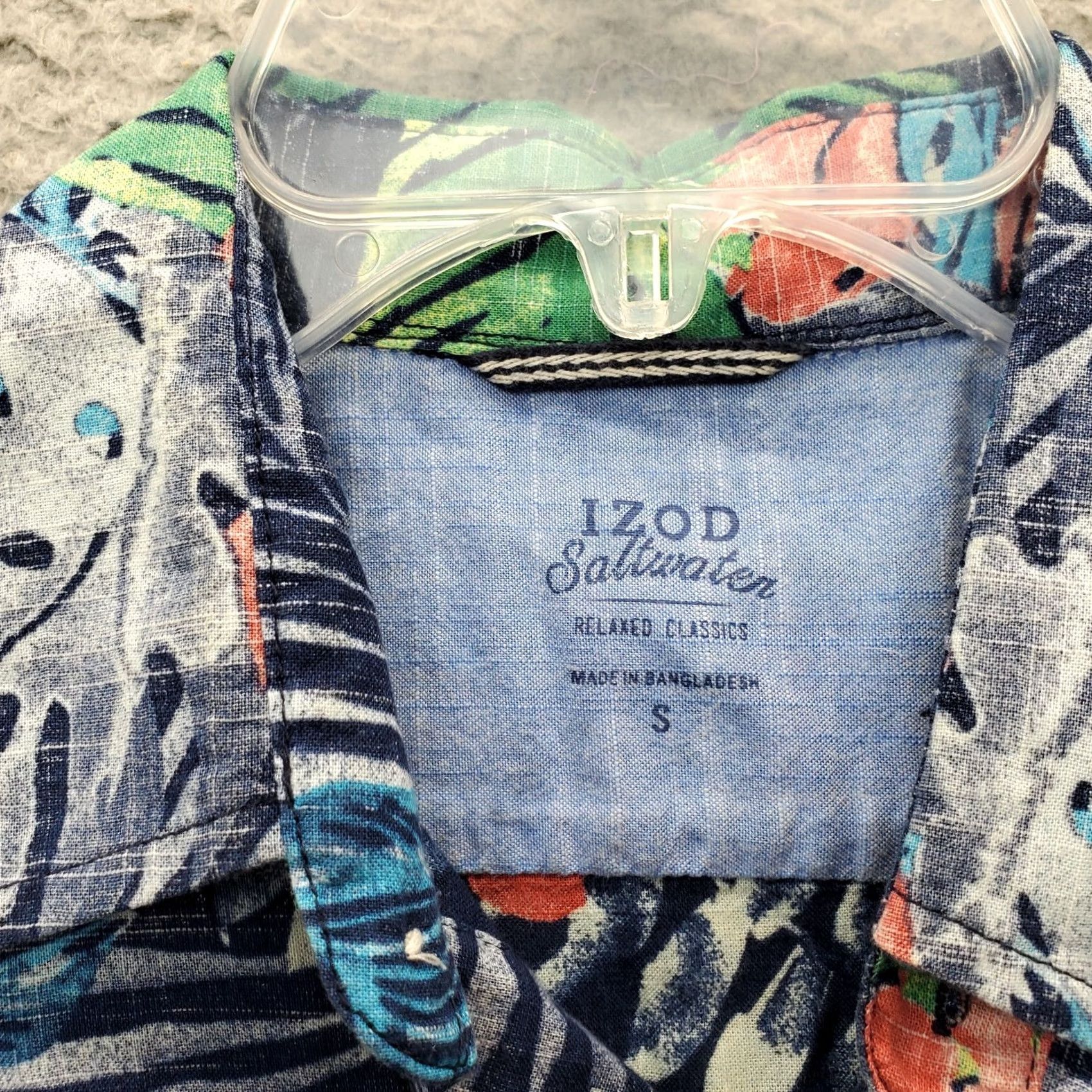 Izod IZOD Saltwater Button-Down Shirt Men Small Multi Tropical Print Relaxed Classics Shirt Men Size S Tropical Print Hawaiian Theme Size US S / EU 44-46 / 1 - 4 Thumbnail
