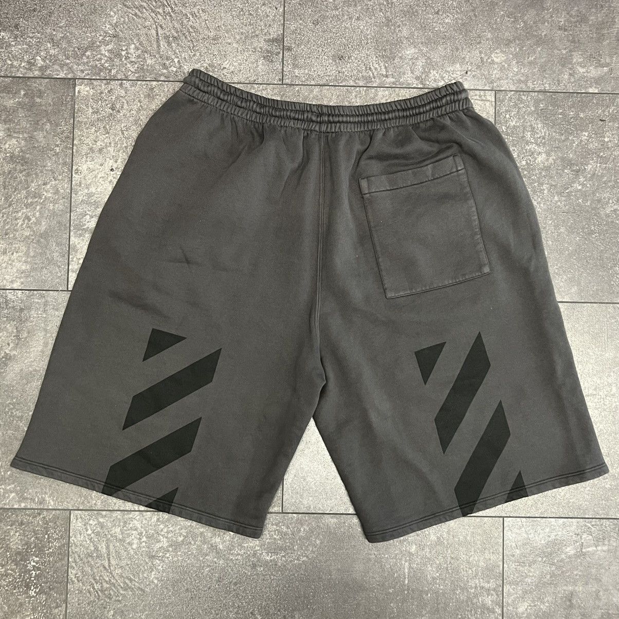Off-White Off-White Diag Tab VTG Skate Sweatshort Black/Black Size US 36 / EU 52 - 2 Thumbnail
